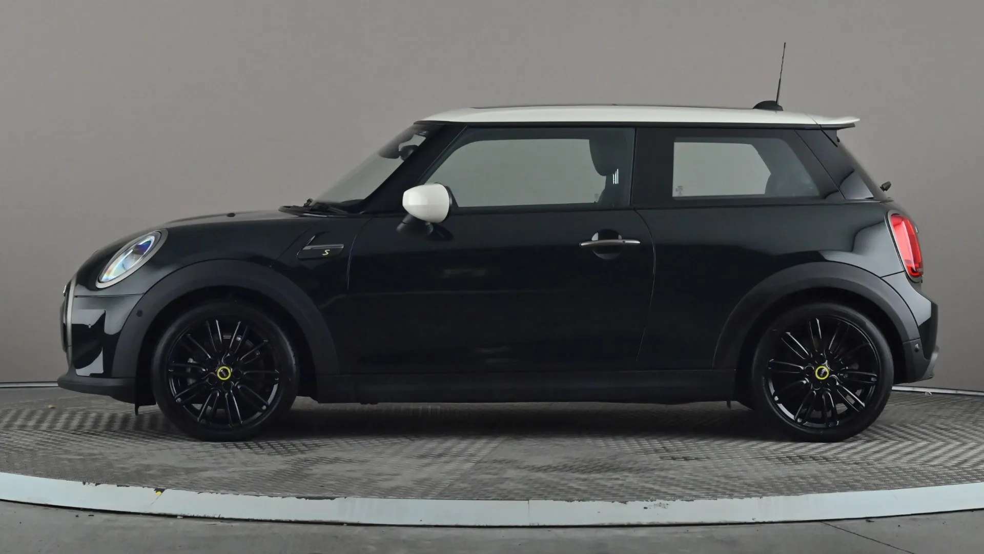 A 2022 MINI HATCH 135kW Cooper S Resolute Edition 33kWh Auto A 2022 MINI HATCH 135kW Cooper S Resolute Edition 33kWh Auto