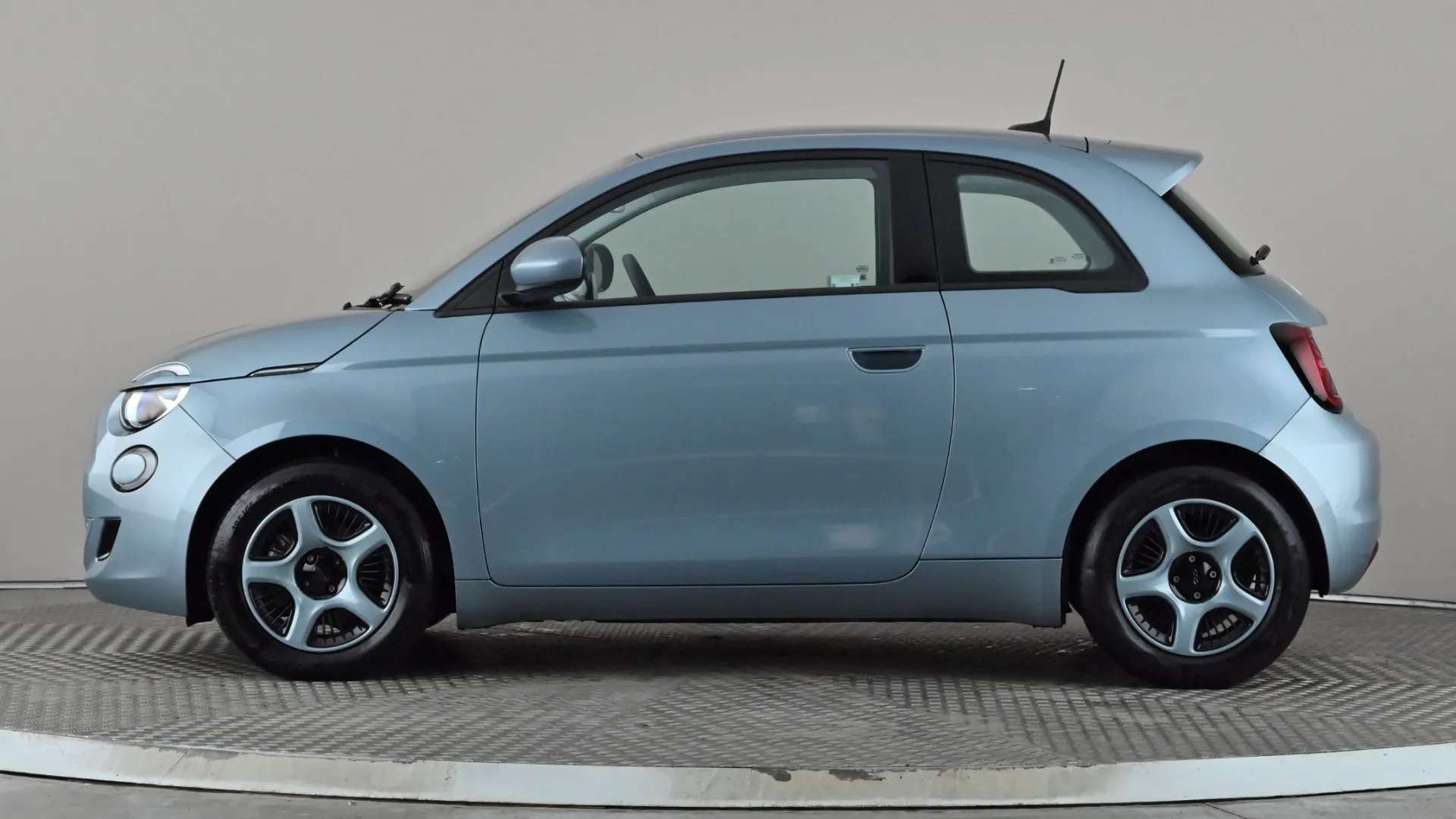A 2021 FIAT 500 87kW Passion 42kWh Auto A 2021 FIAT 500 87kW Passion 42kWh Auto