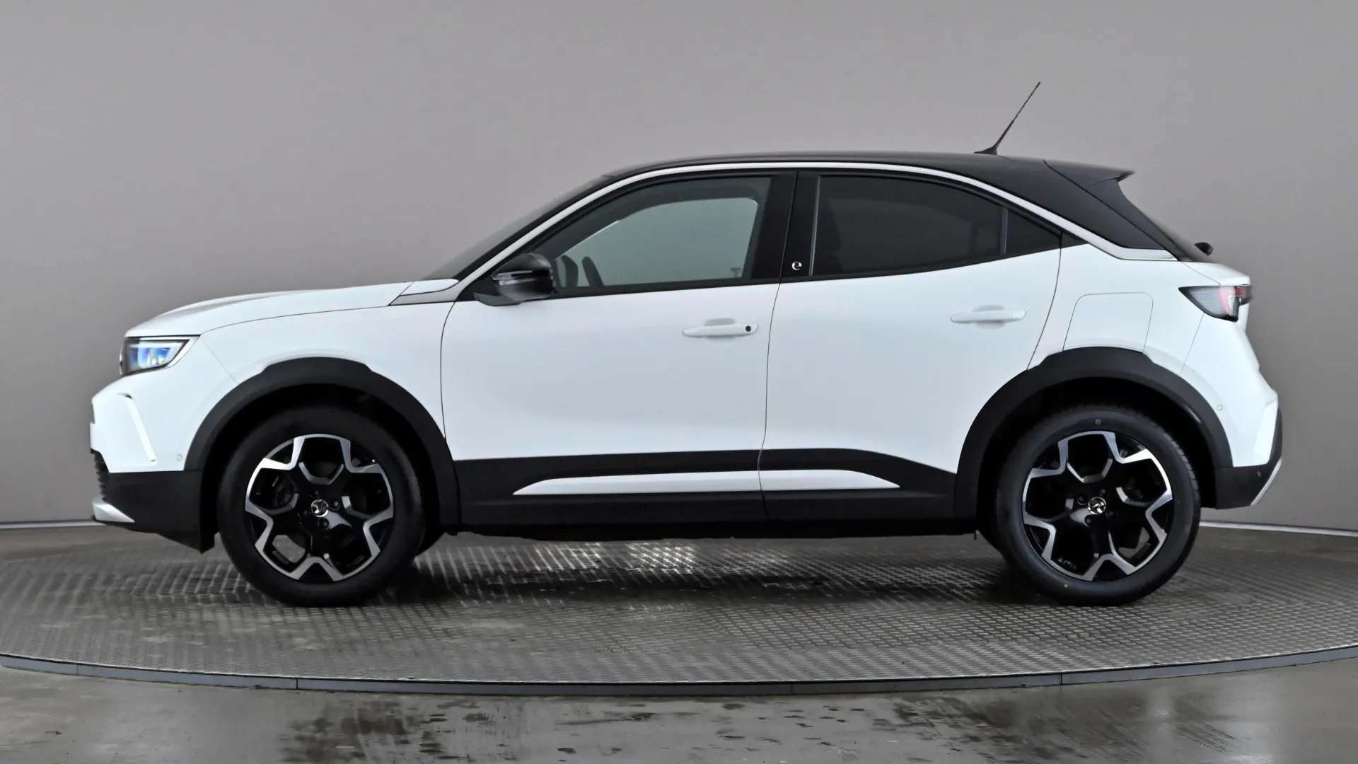 A 2021 VAUXHALL MOKKA 100kW Ultimate Edition 50kWh Auto A 2021 VAUXHALL MOKKA 100kW Ultimate Edition 50kWh Auto