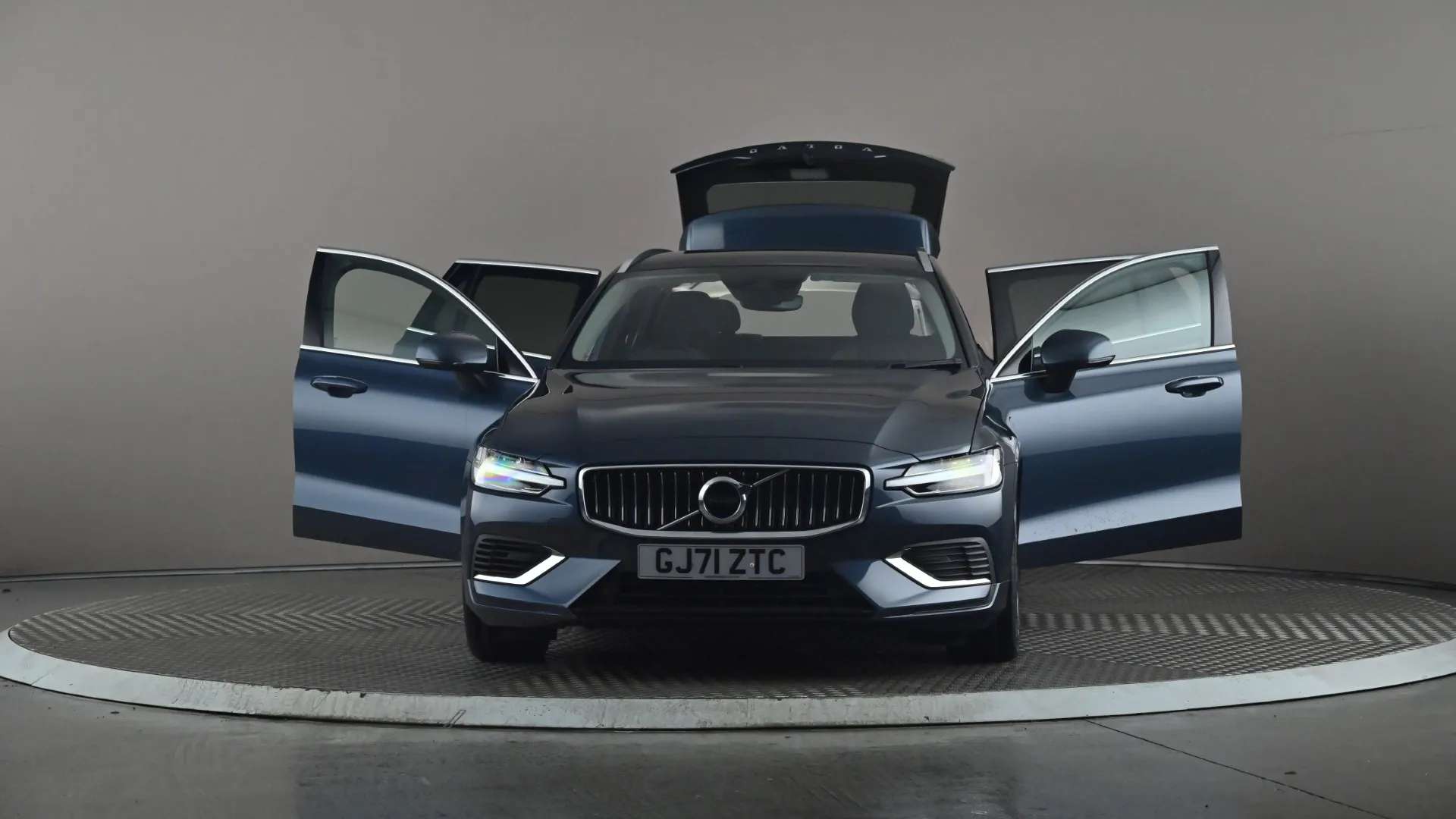 2021 VOLVO V60 2021 VOLVO V60