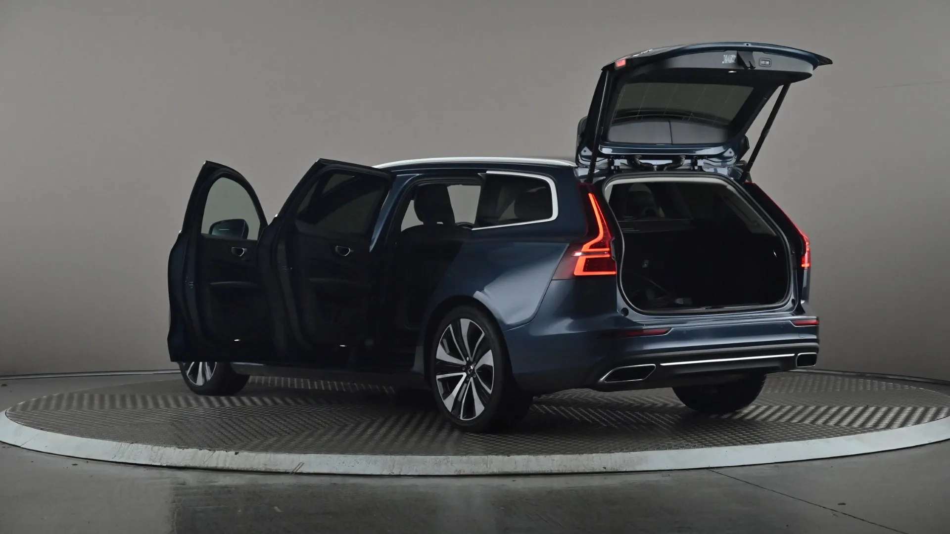 2021 VOLVO V60 2021 VOLVO V60
