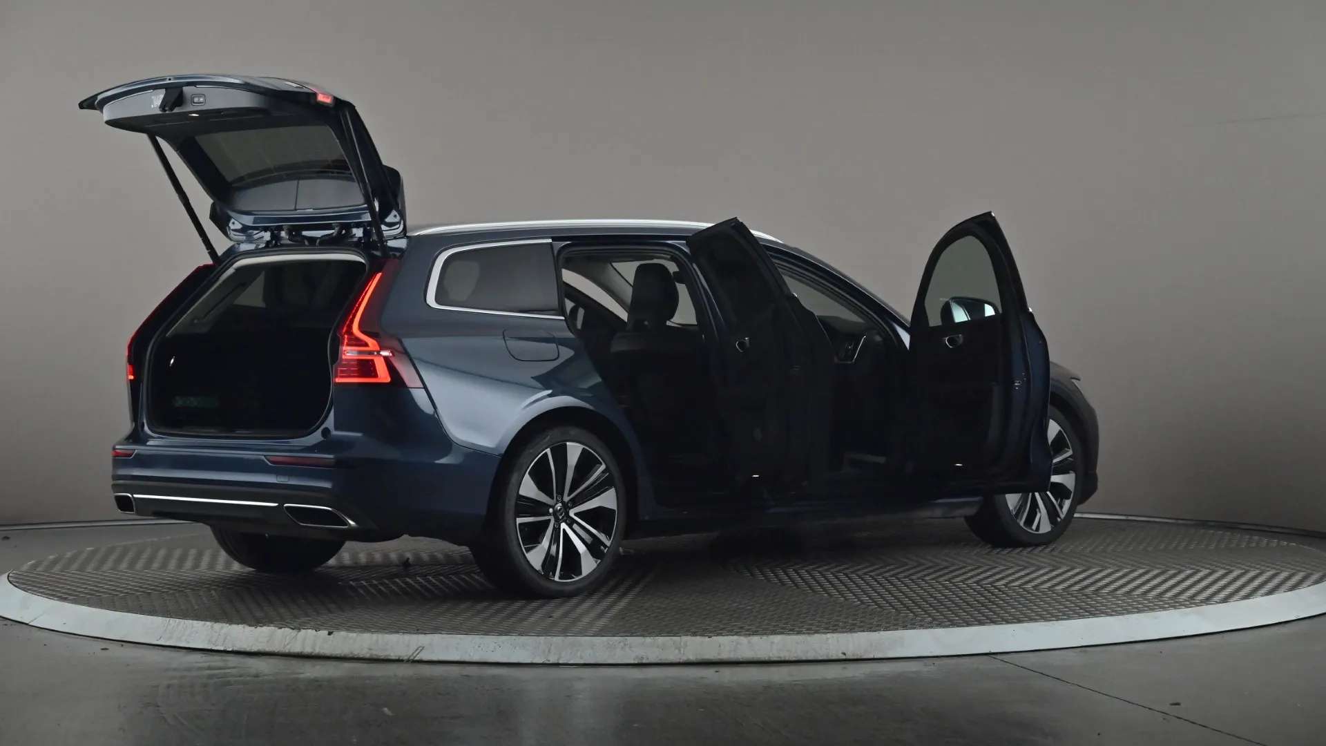 2021 VOLVO V60 2021 VOLVO V60