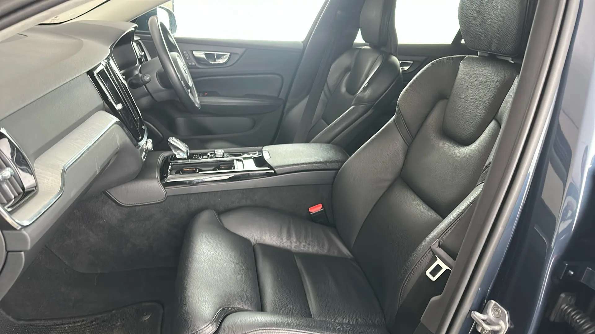 2021 VOLVO V60 2021 VOLVO V60