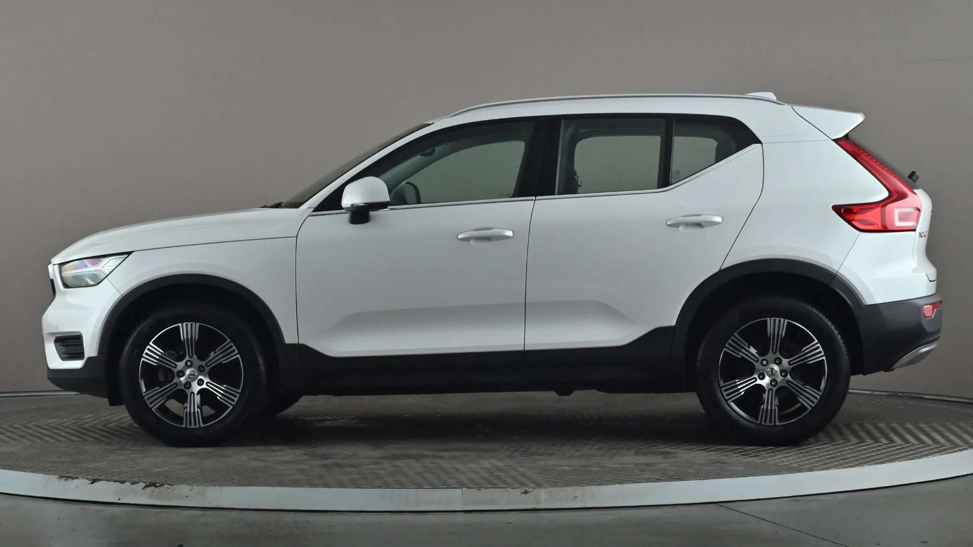 2022 VOLVO XC40 2022 VOLVO XC40