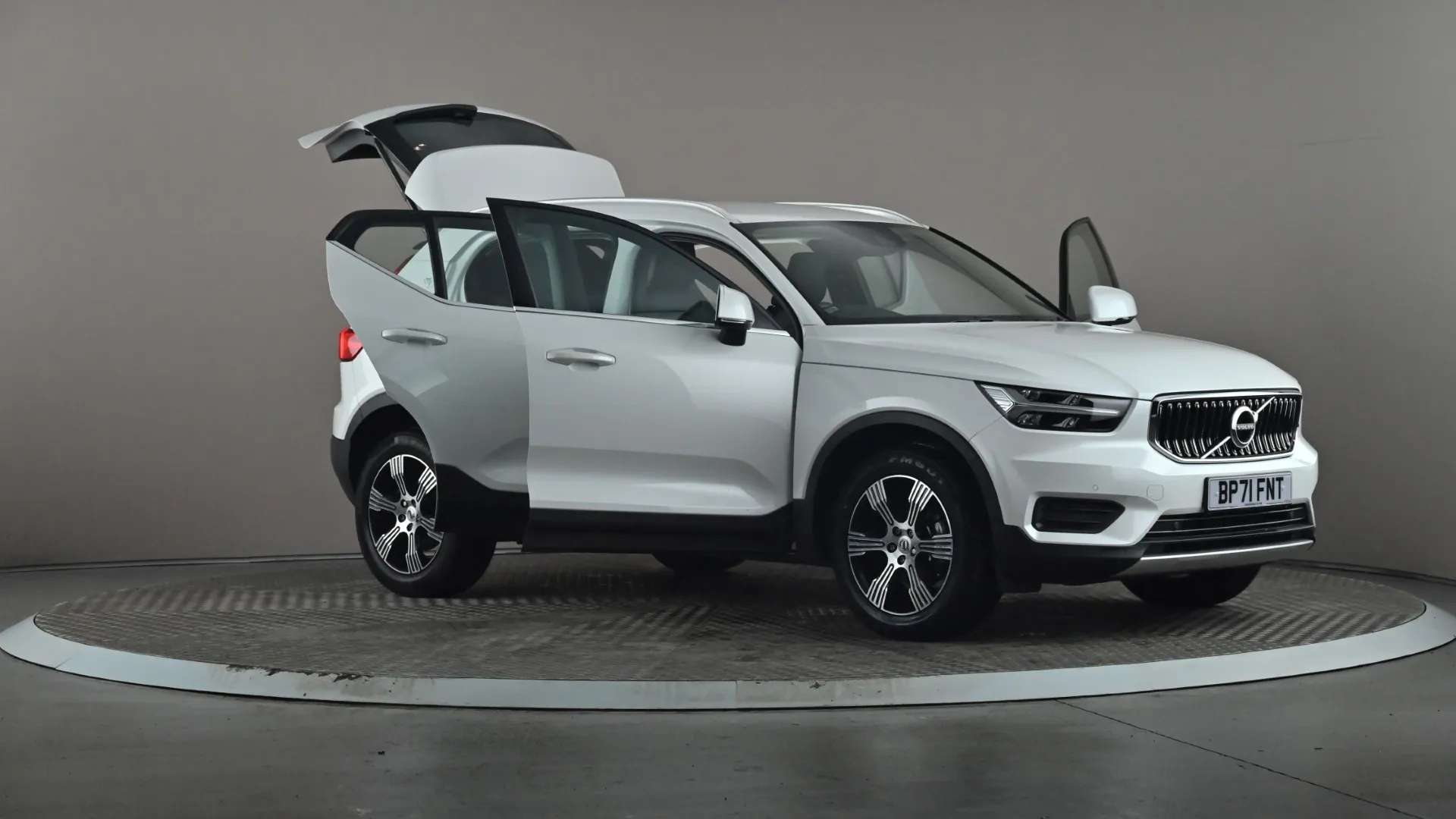 2022 VOLVO XC40 2022 VOLVO XC40