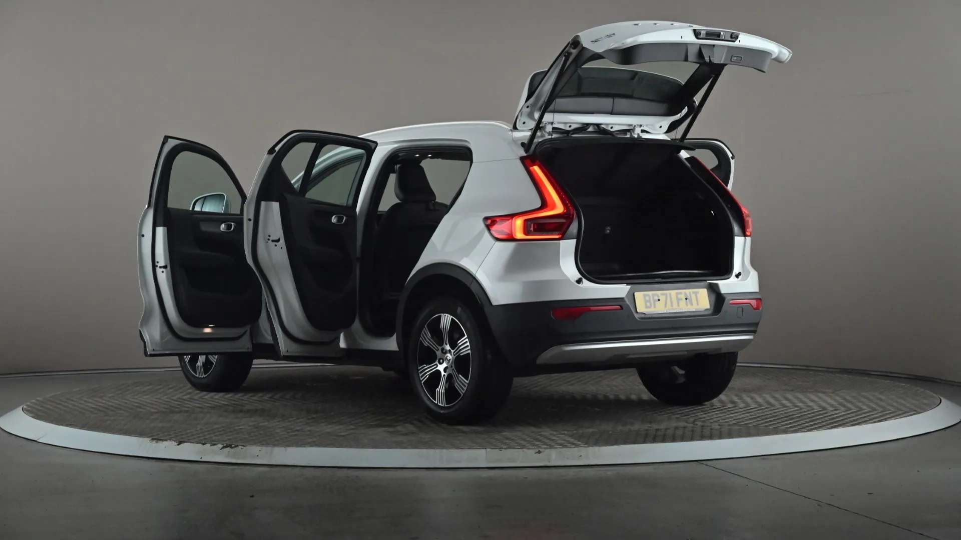 2022 VOLVO XC40 2022 VOLVO XC40