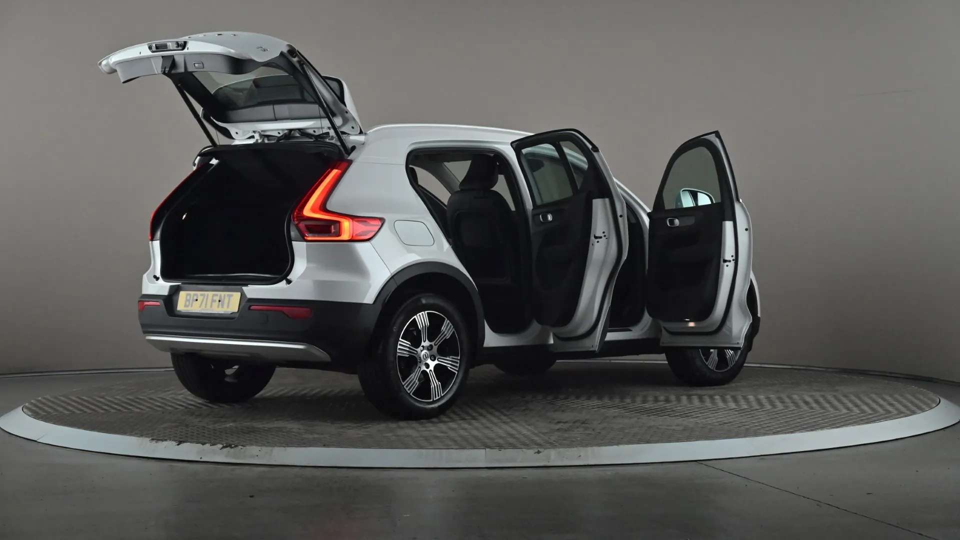 2022 VOLVO XC40 2022 VOLVO XC40