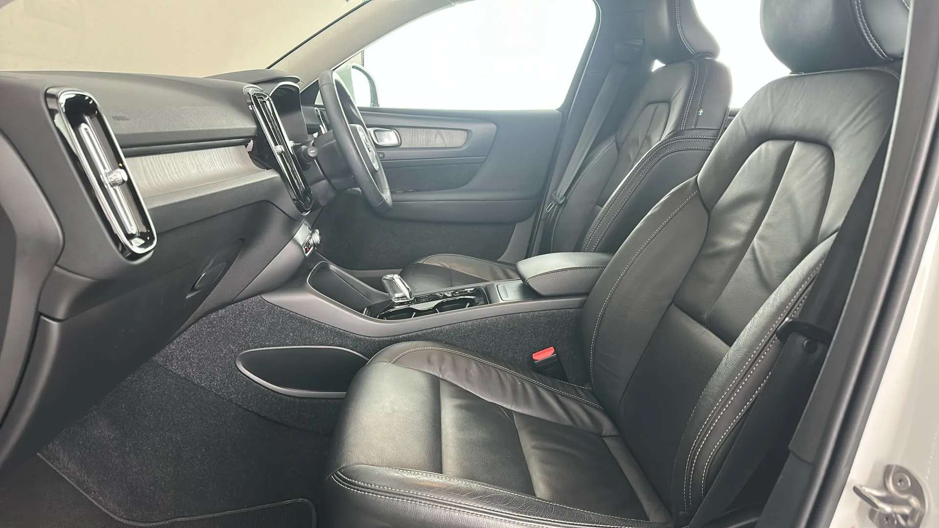 2022 VOLVO XC40 2022 VOLVO XC40