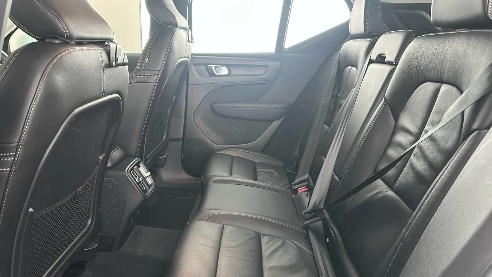 2022 VOLVO XC40 2022 VOLVO XC40