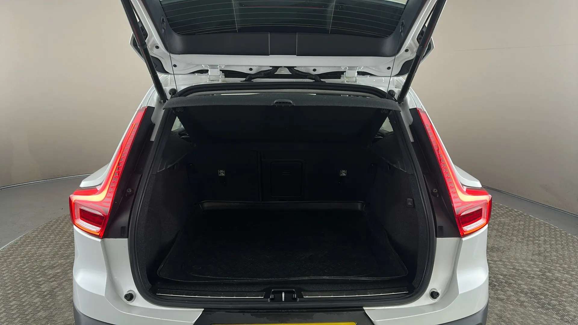 2022 VOLVO XC40 2022 VOLVO XC40