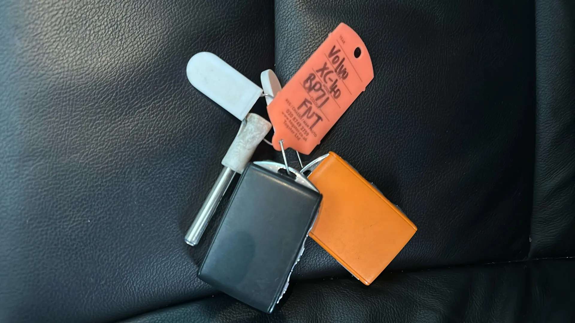 2022 VOLVO XC40 2022 VOLVO XC40