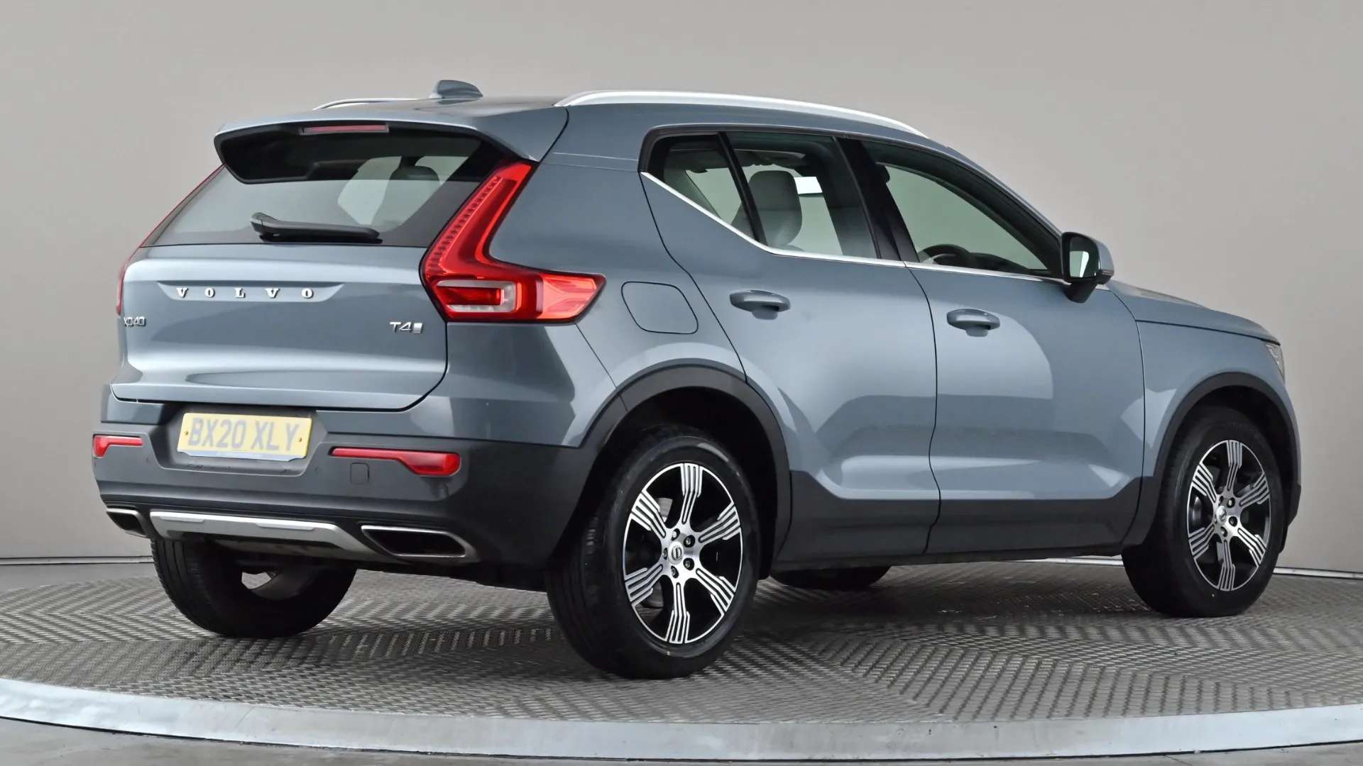 2020 VOLVO XC40 2020 VOLVO XC40
