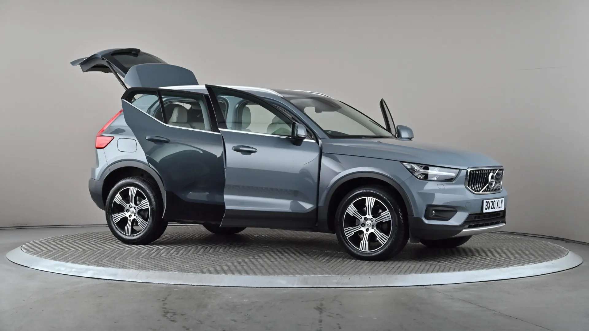 2020 VOLVO XC40 2020 VOLVO XC40
