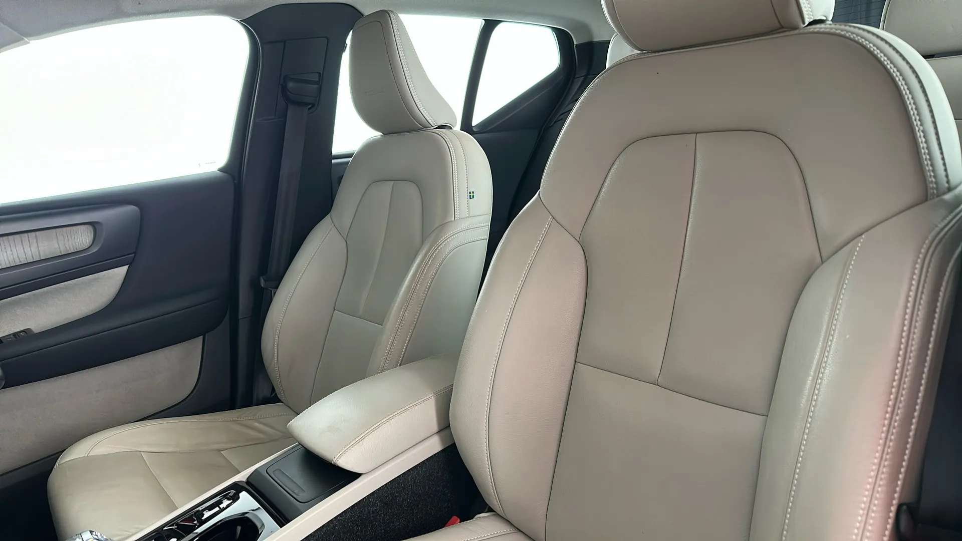 2020 VOLVO XC40 2020 VOLVO XC40
