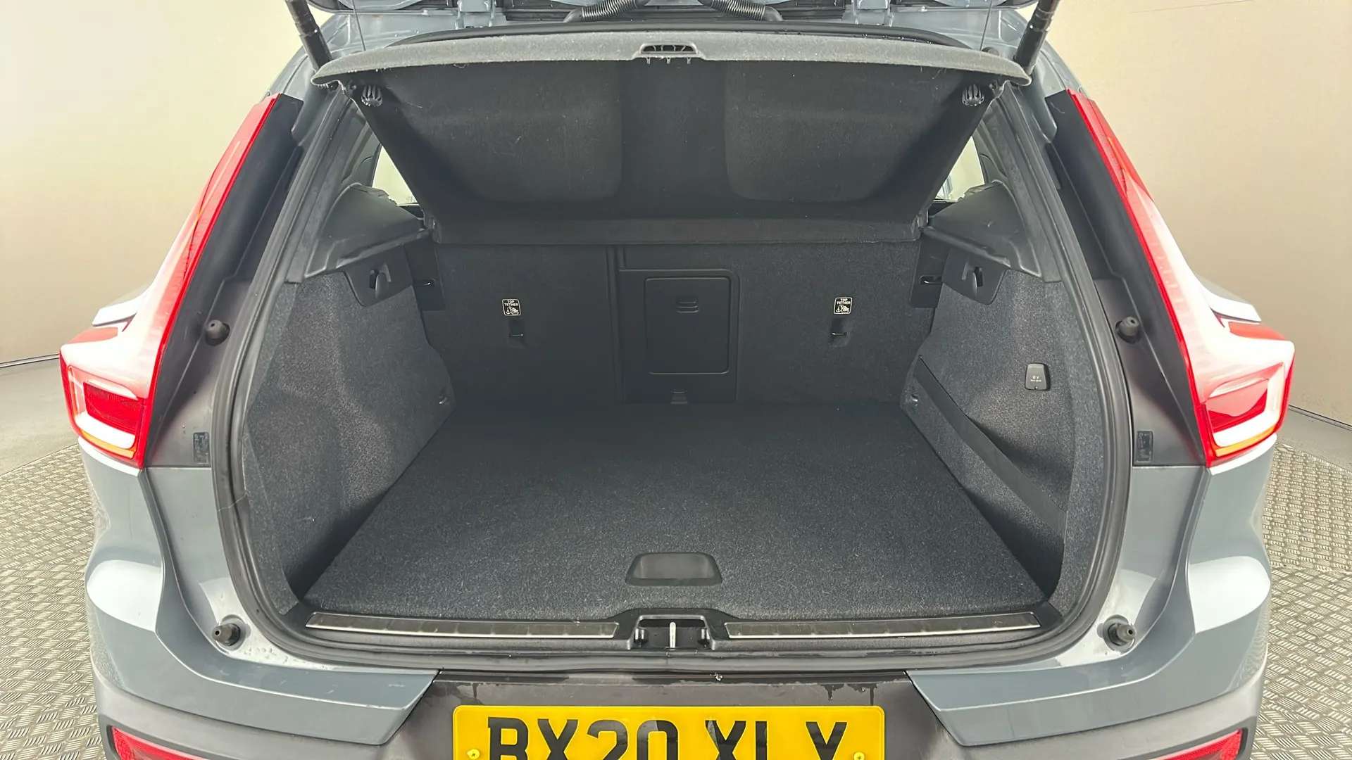 2020 VOLVO XC40 2020 VOLVO XC40