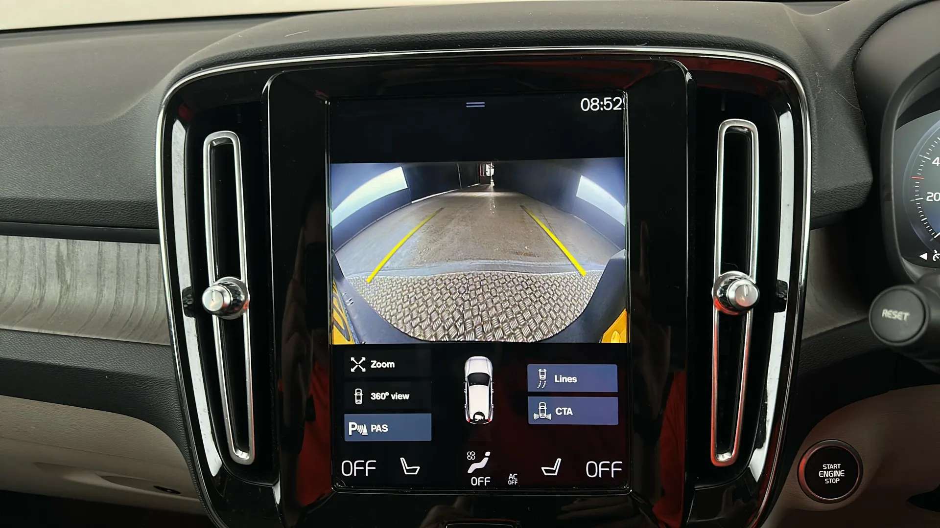 2020 VOLVO XC40 2020 VOLVO XC40