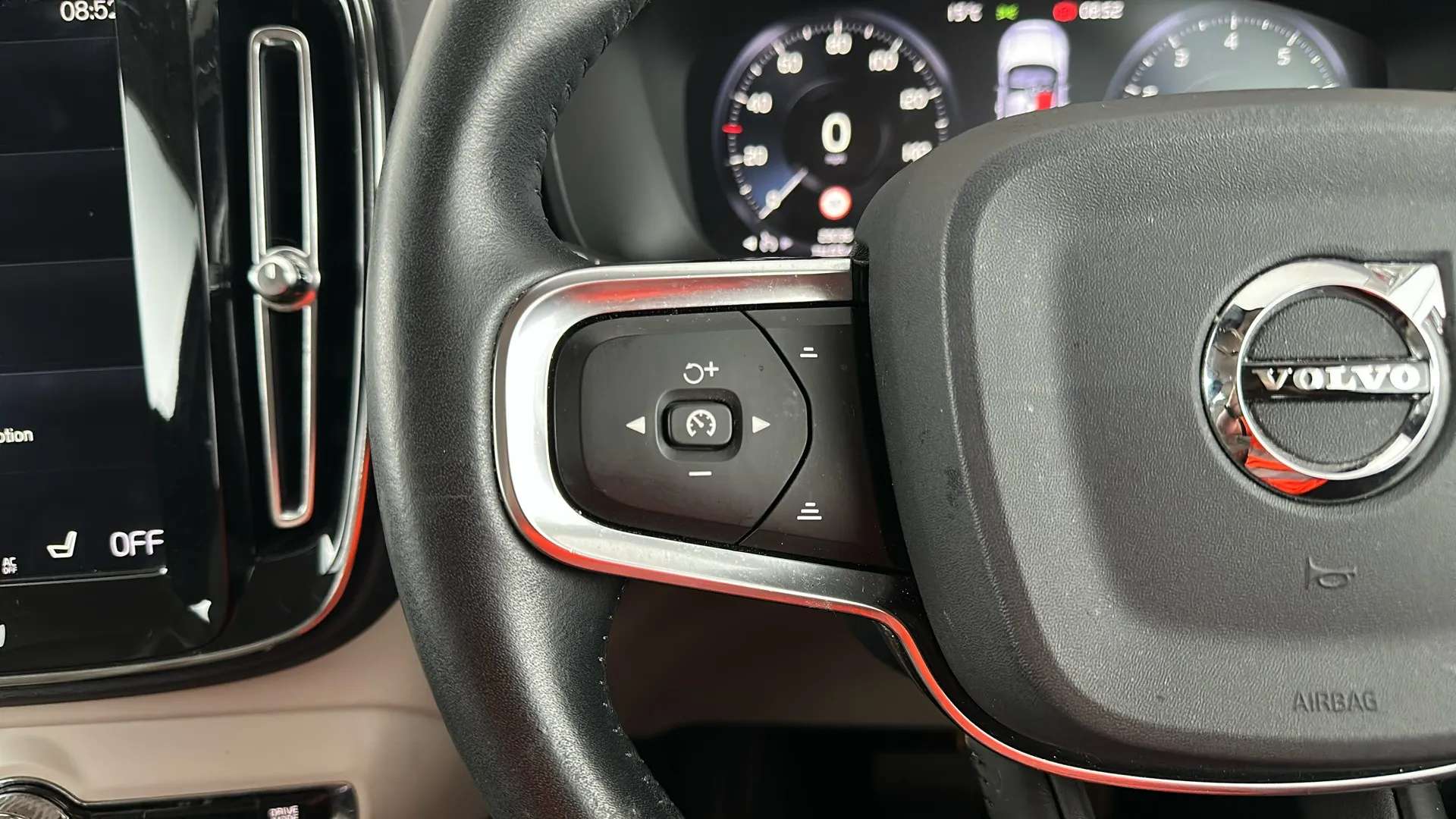 2020 VOLVO XC40 2020 VOLVO XC40