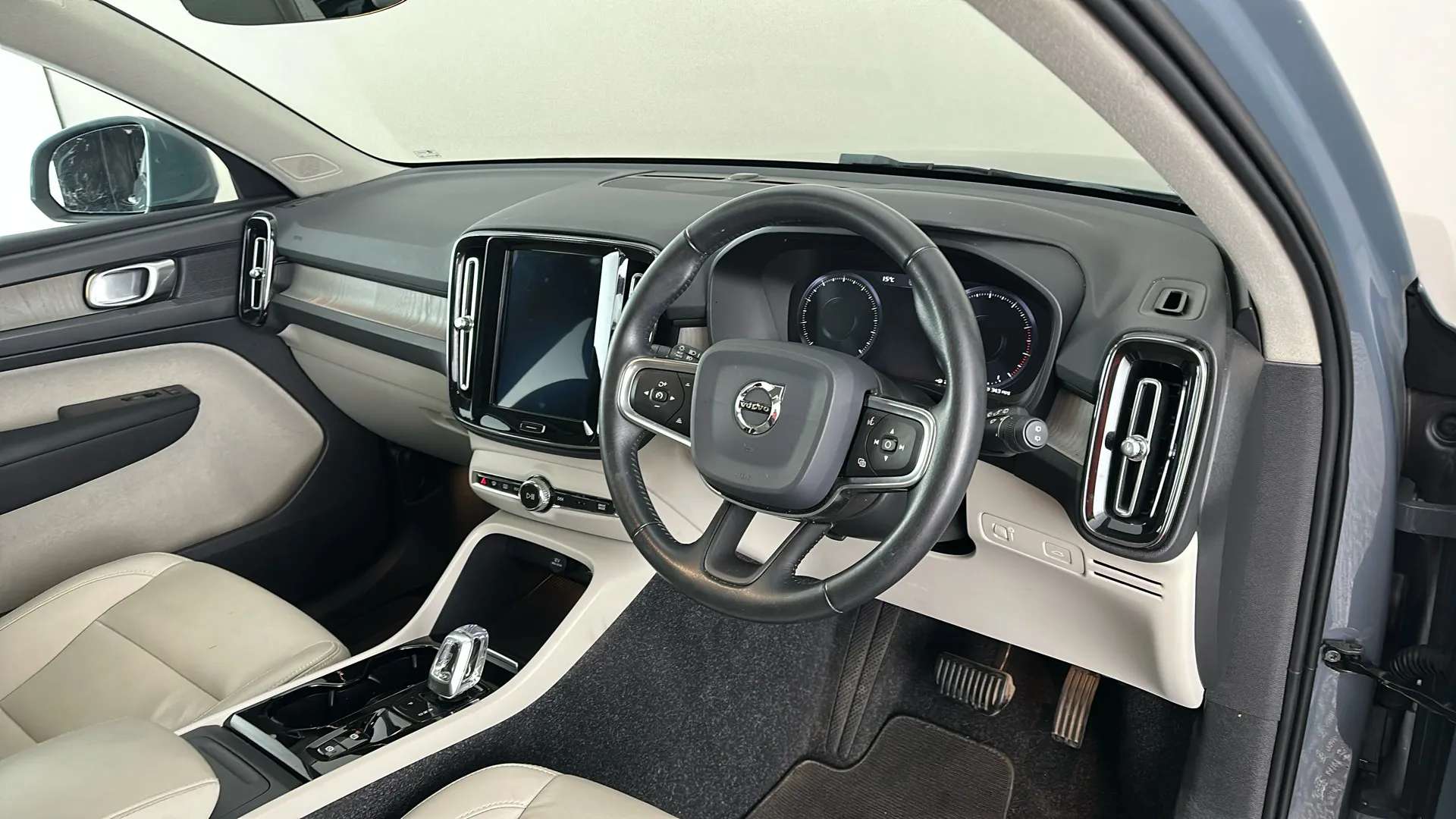 2020 VOLVO XC40 2020 VOLVO XC40