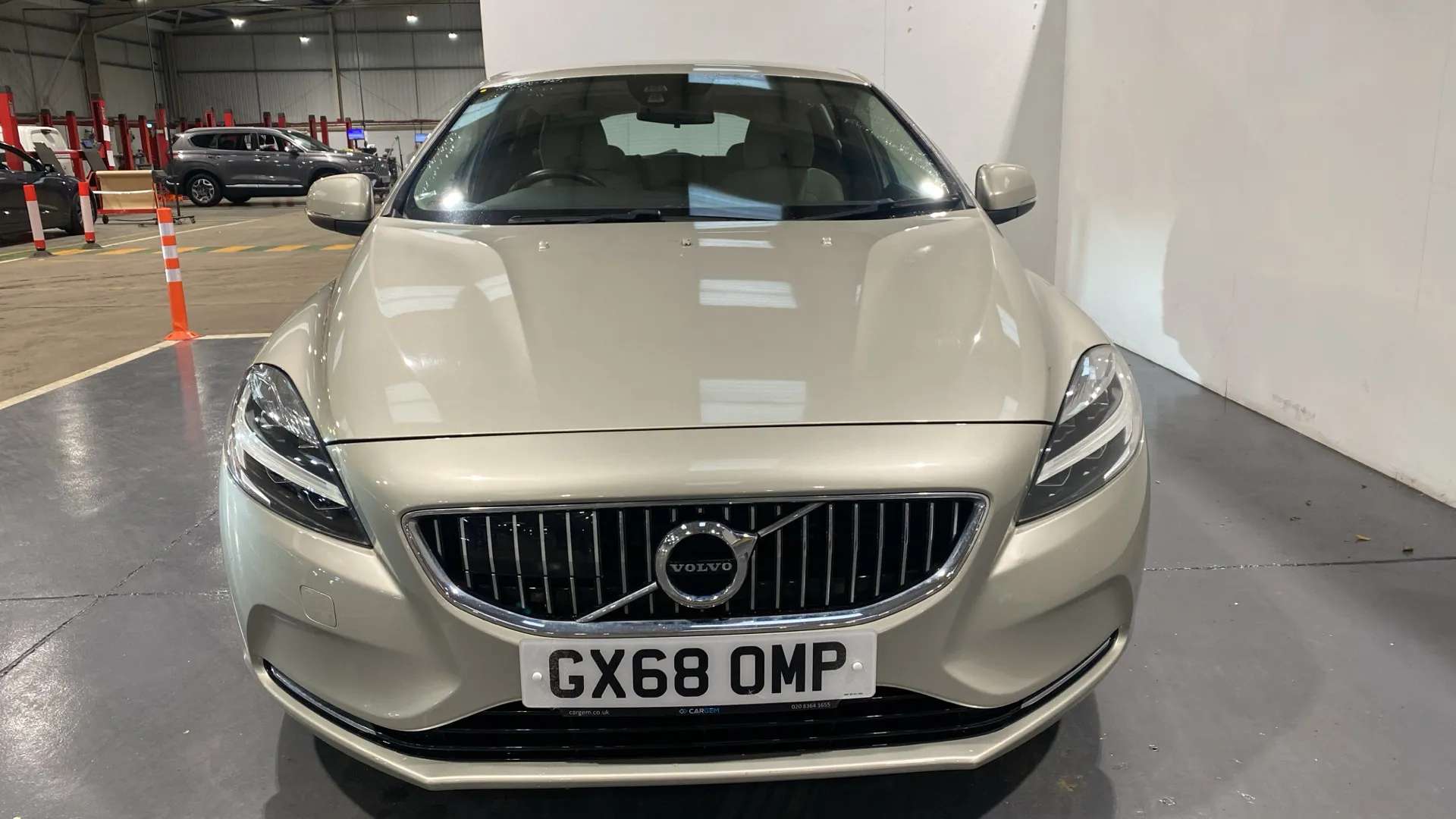 2018 VOLVO V40 2018 VOLVO V40