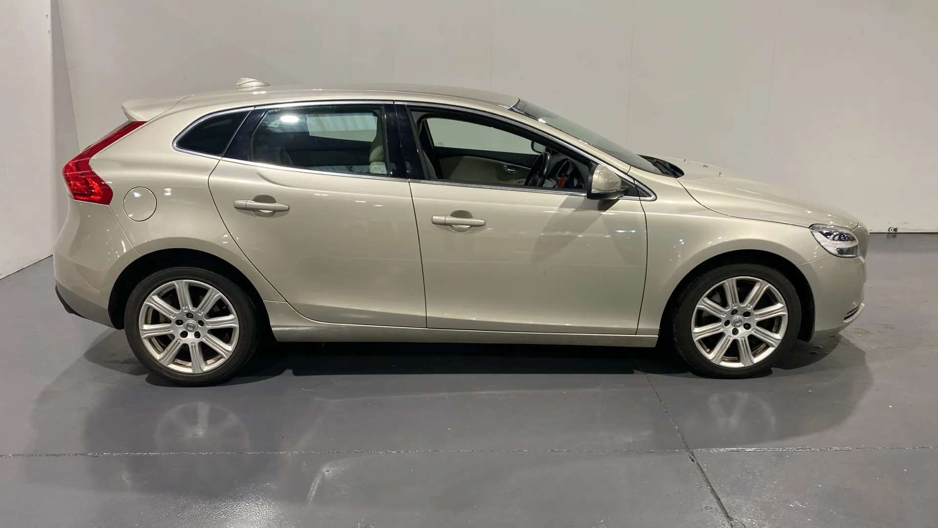 2018 VOLVO V40 2018 VOLVO V40
