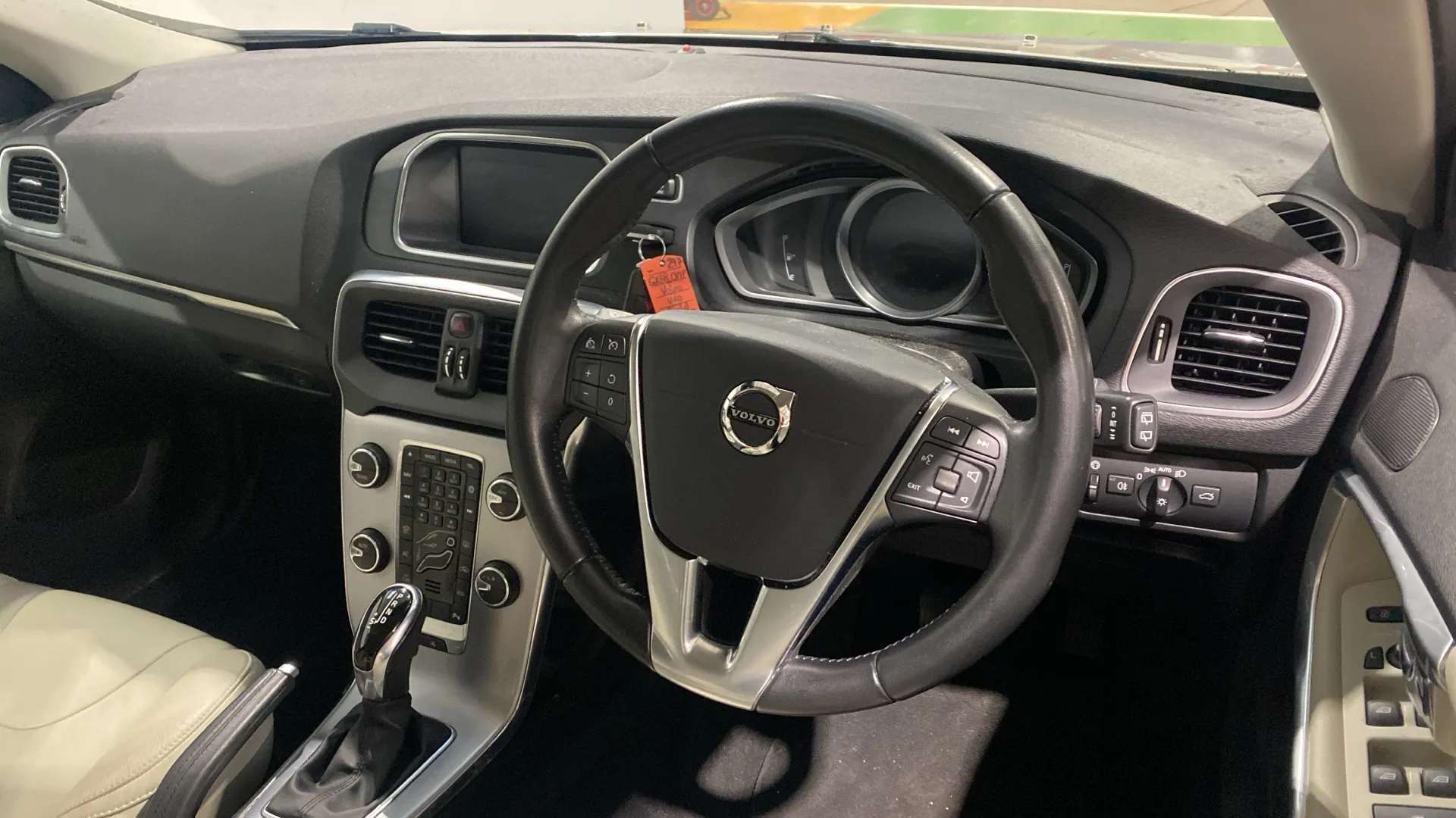 2018 VOLVO V40 2018 VOLVO V40