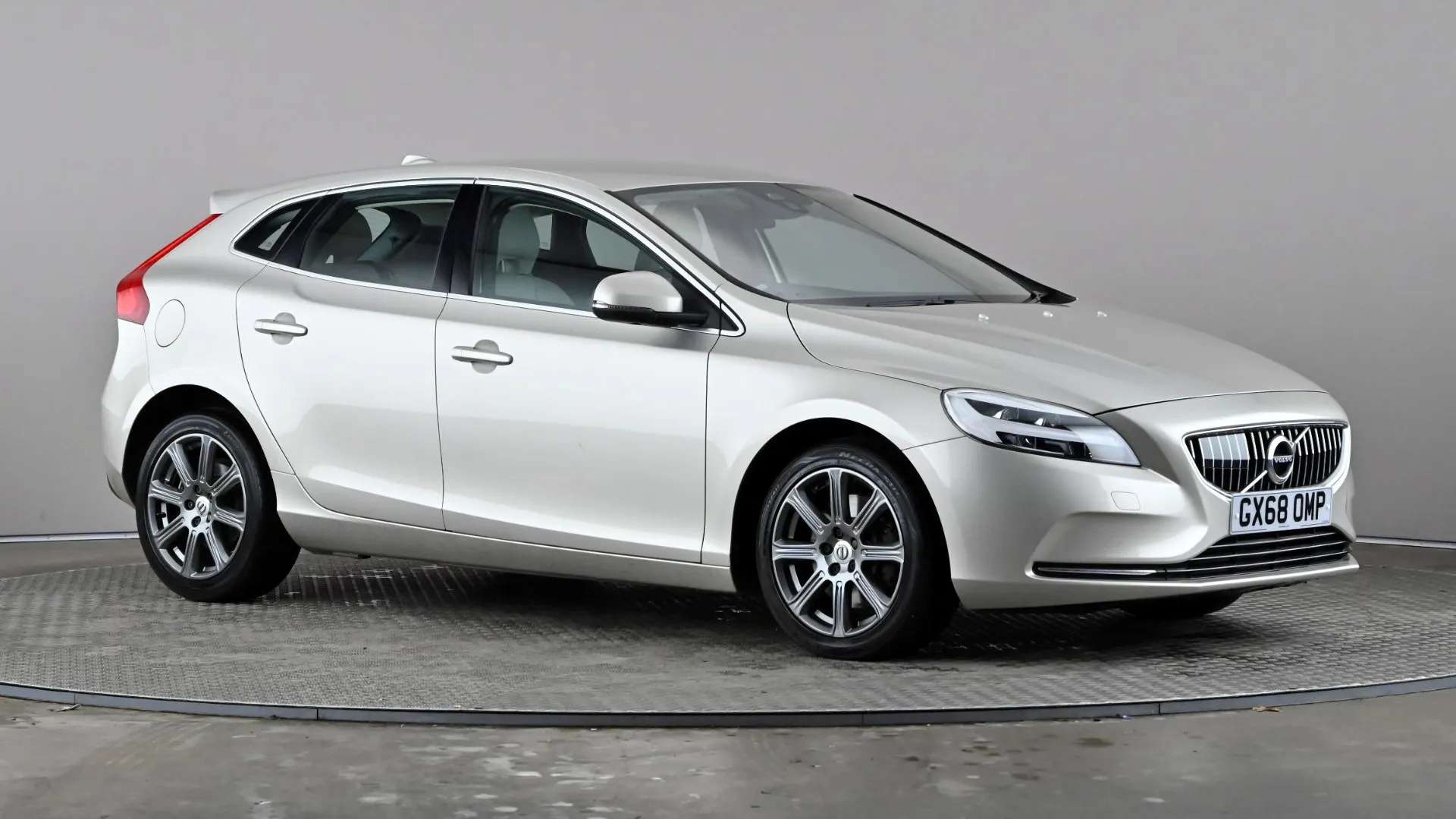 2018 VOLVO V40 2018 VOLVO V40