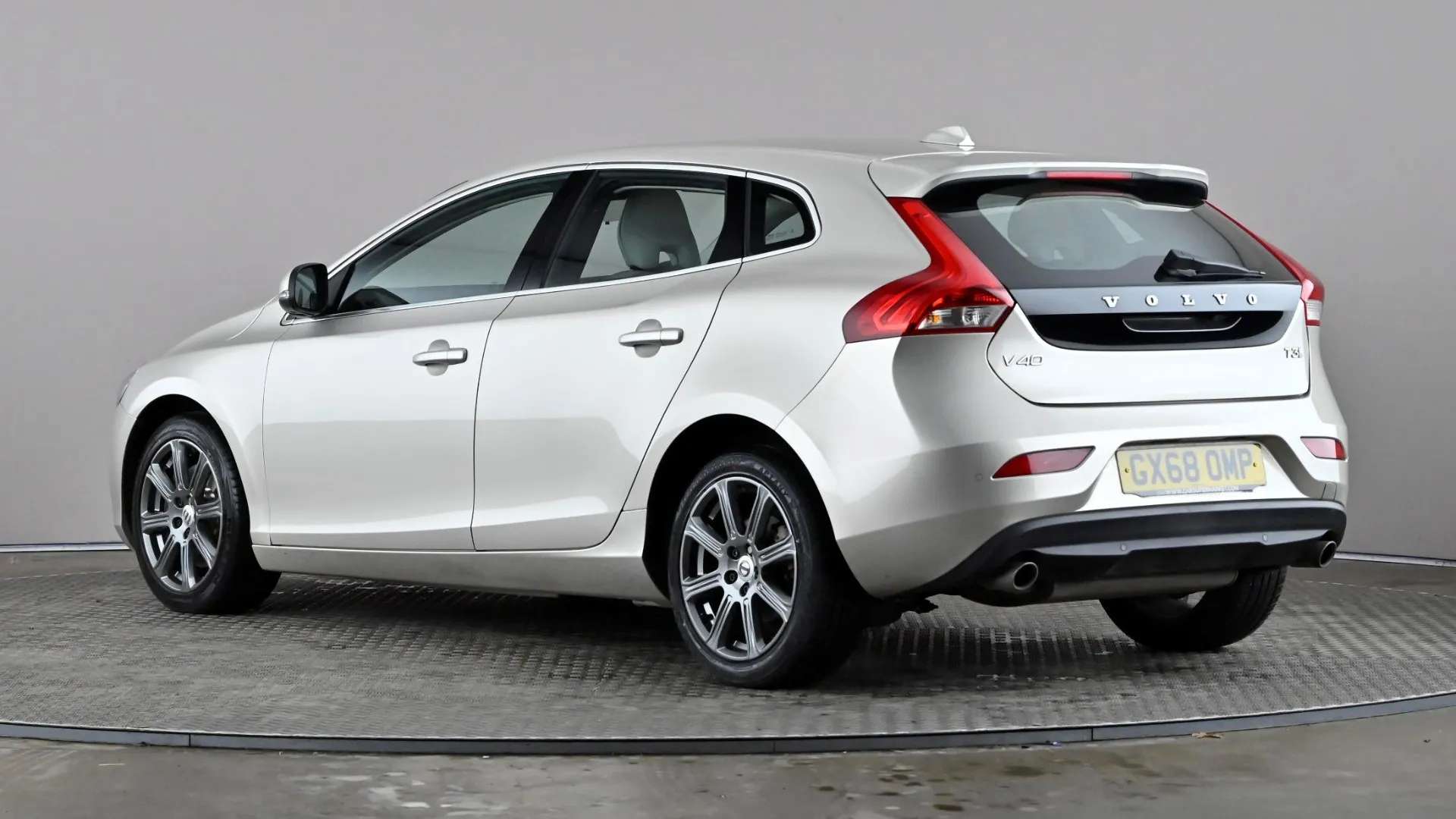 2018 VOLVO V40 2018 VOLVO V40