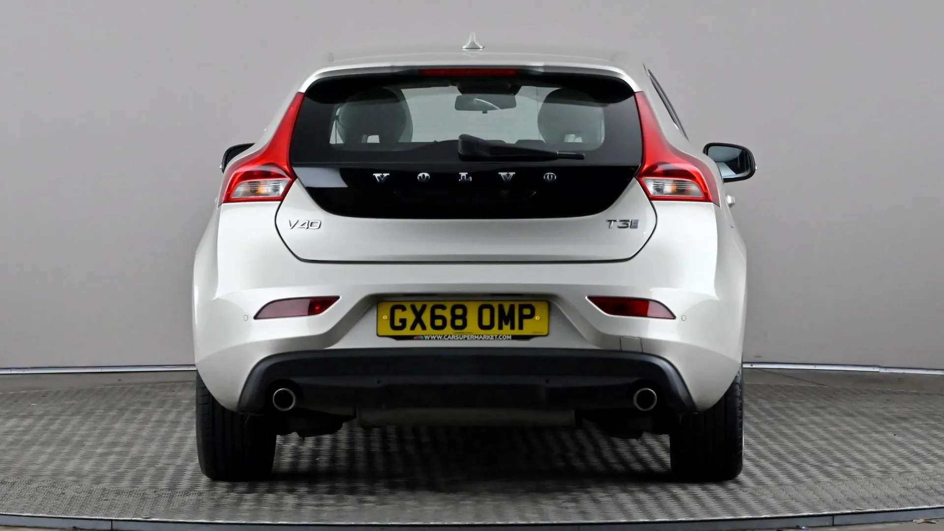 2018 VOLVO V40 2018 VOLVO V40