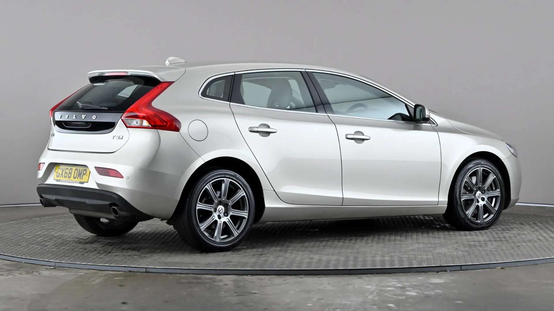 2018 VOLVO V40 2018 VOLVO V40