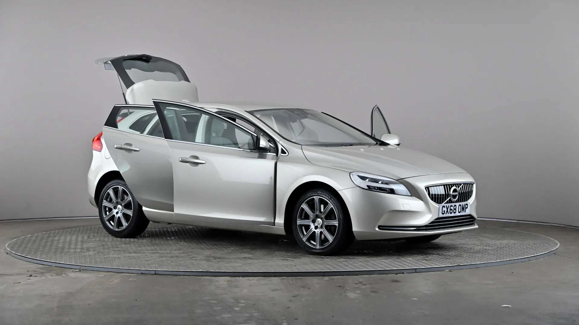 2018 VOLVO V40 2018 VOLVO V40