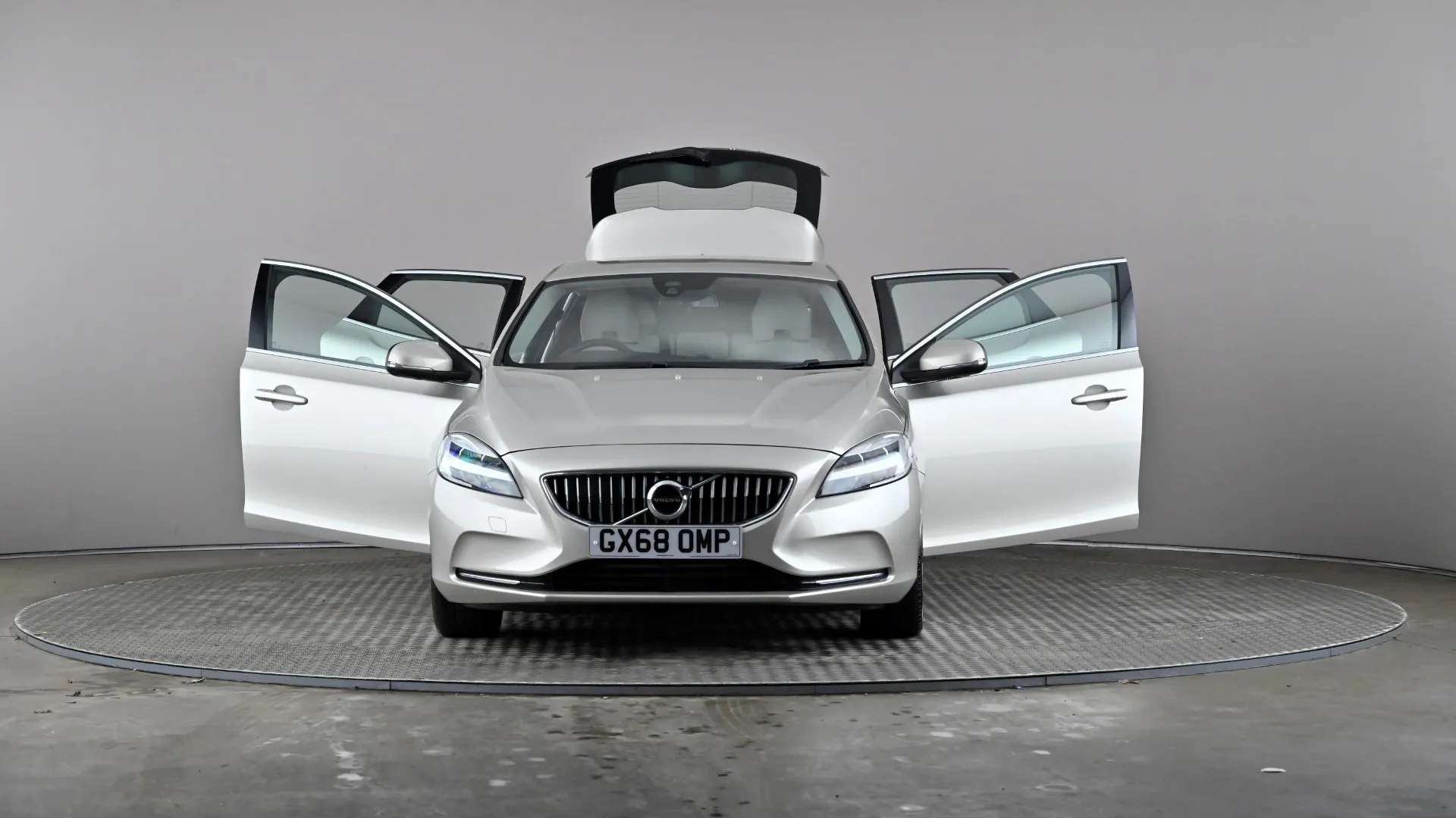 2018 VOLVO V40 2018 VOLVO V40