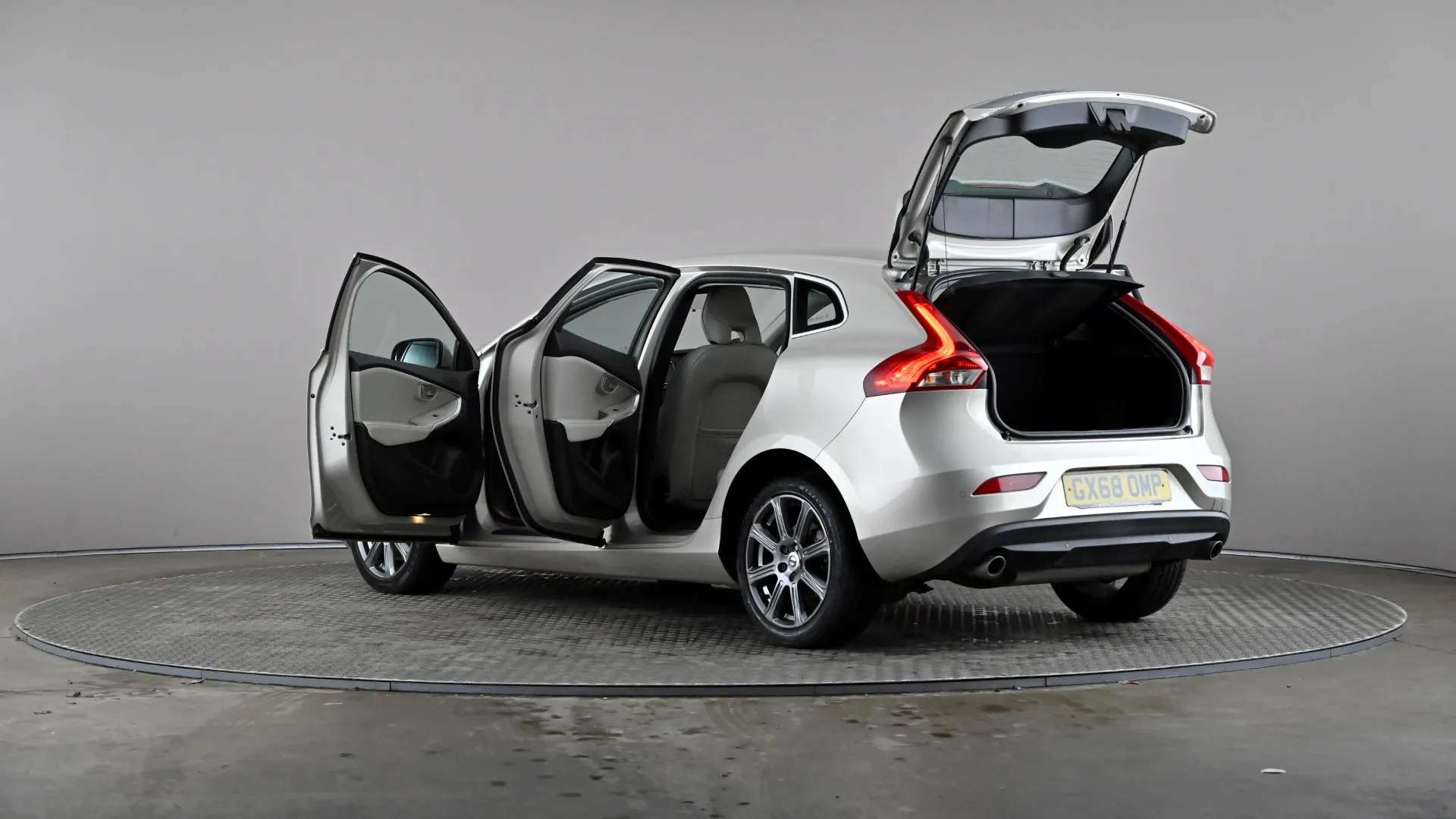 2018 VOLVO V40 2018 VOLVO V40