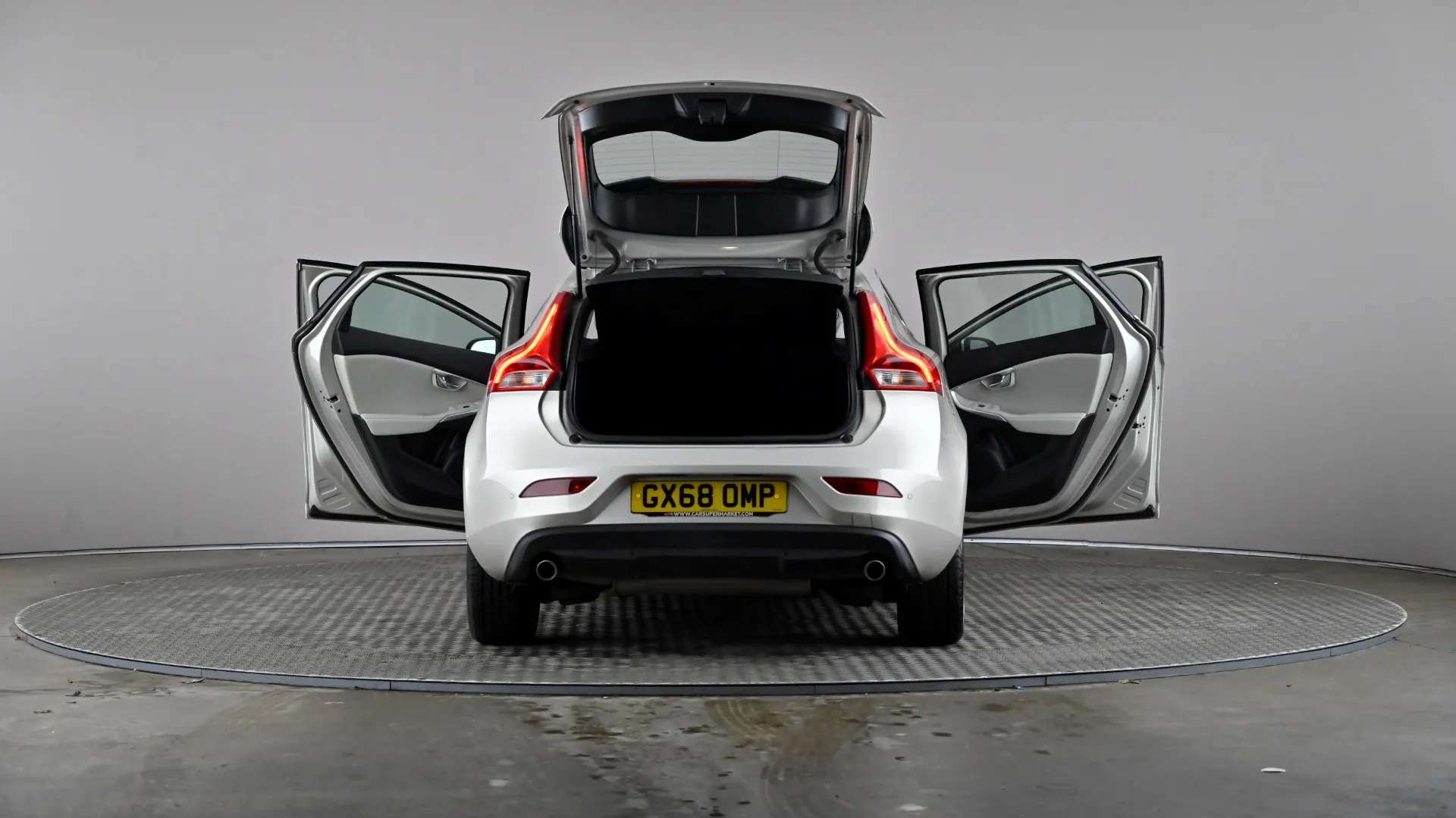 2018 VOLVO V40 2018 VOLVO V40