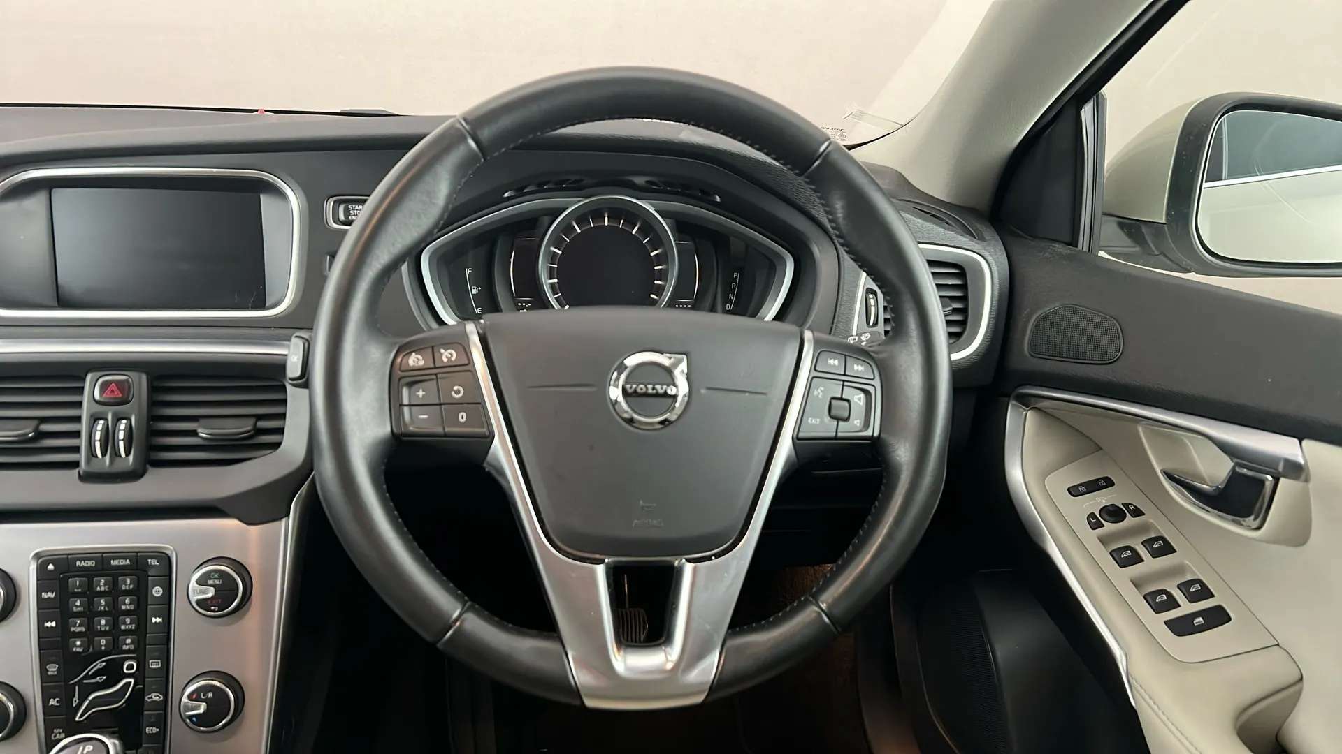 2018 VOLVO V40 2018 VOLVO V40