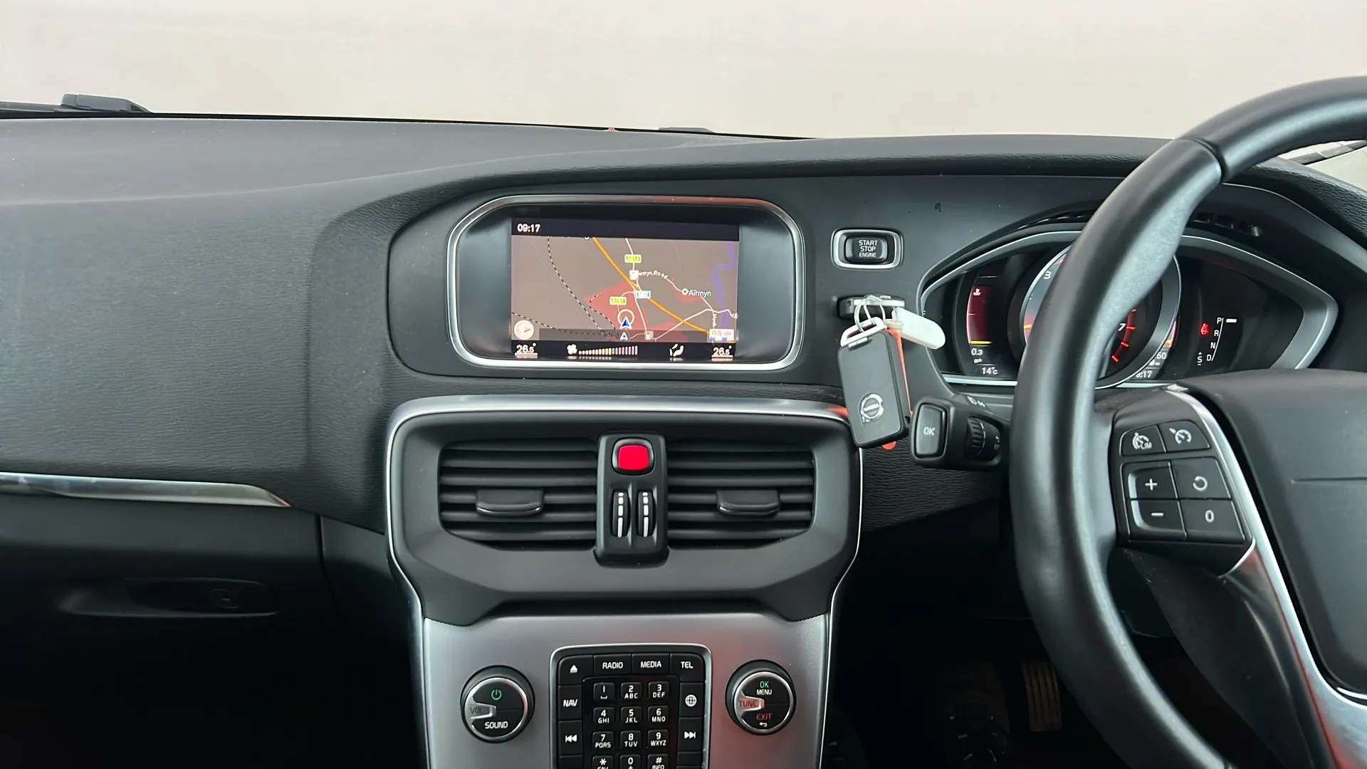 2018 VOLVO V40 2018 VOLVO V40