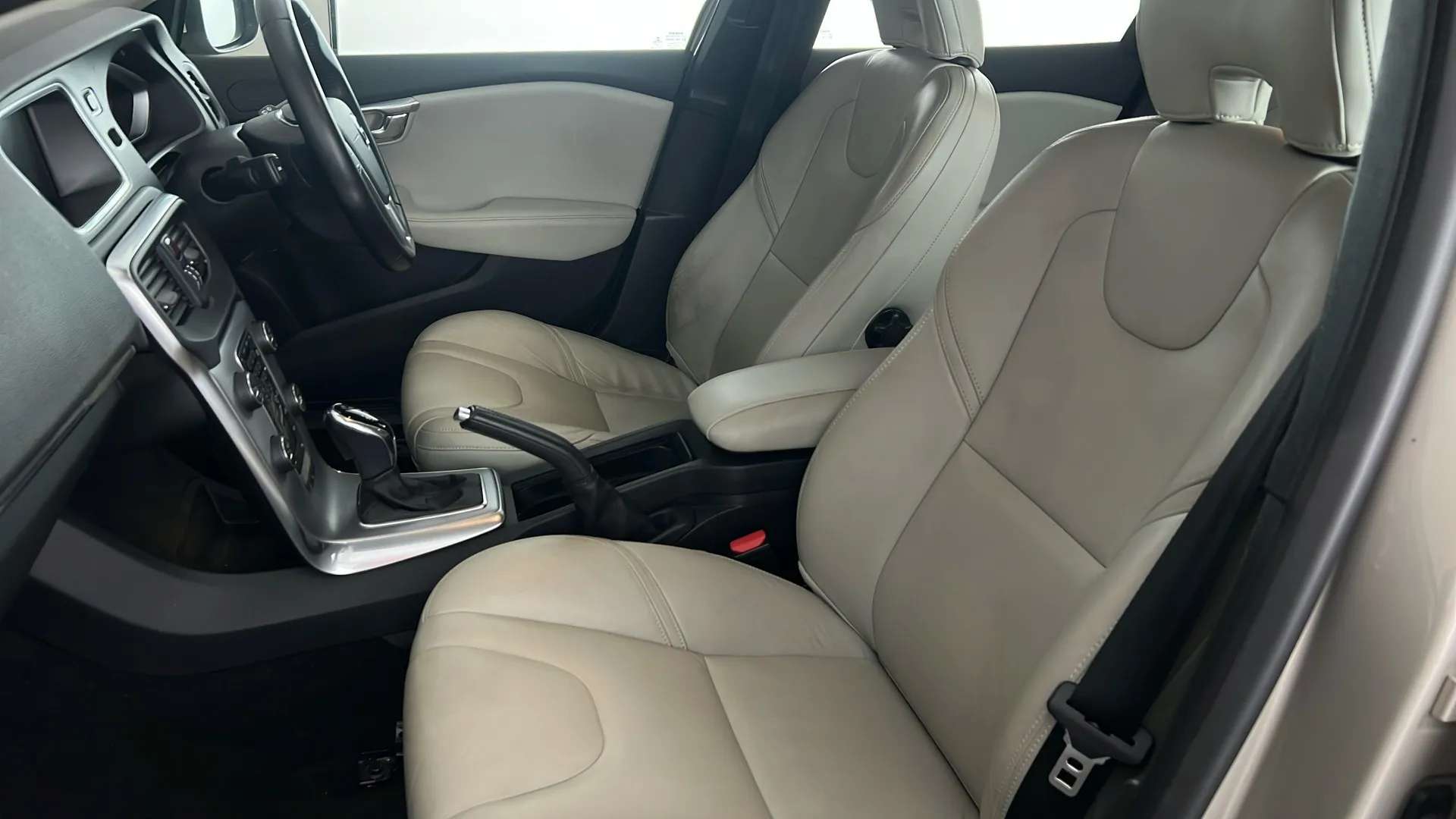 2018 VOLVO V40 2018 VOLVO V40