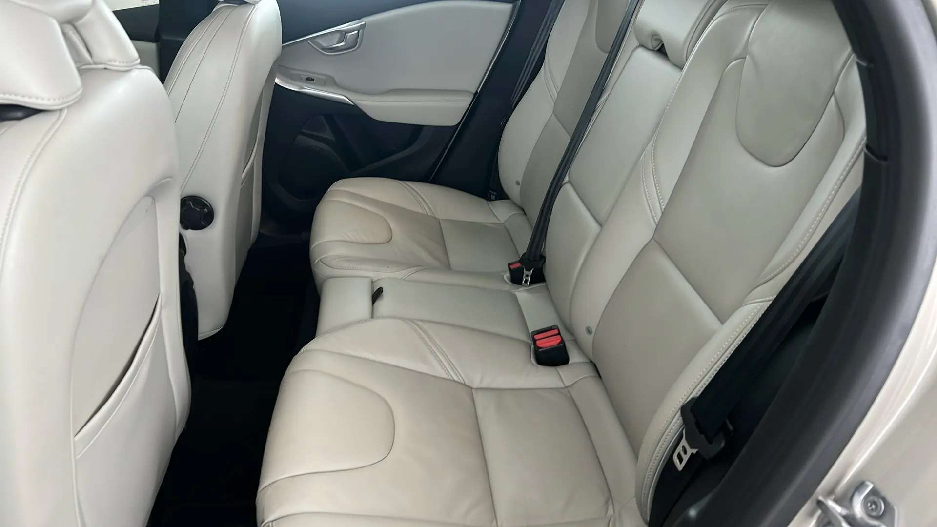 2018 VOLVO V40 2018 VOLVO V40