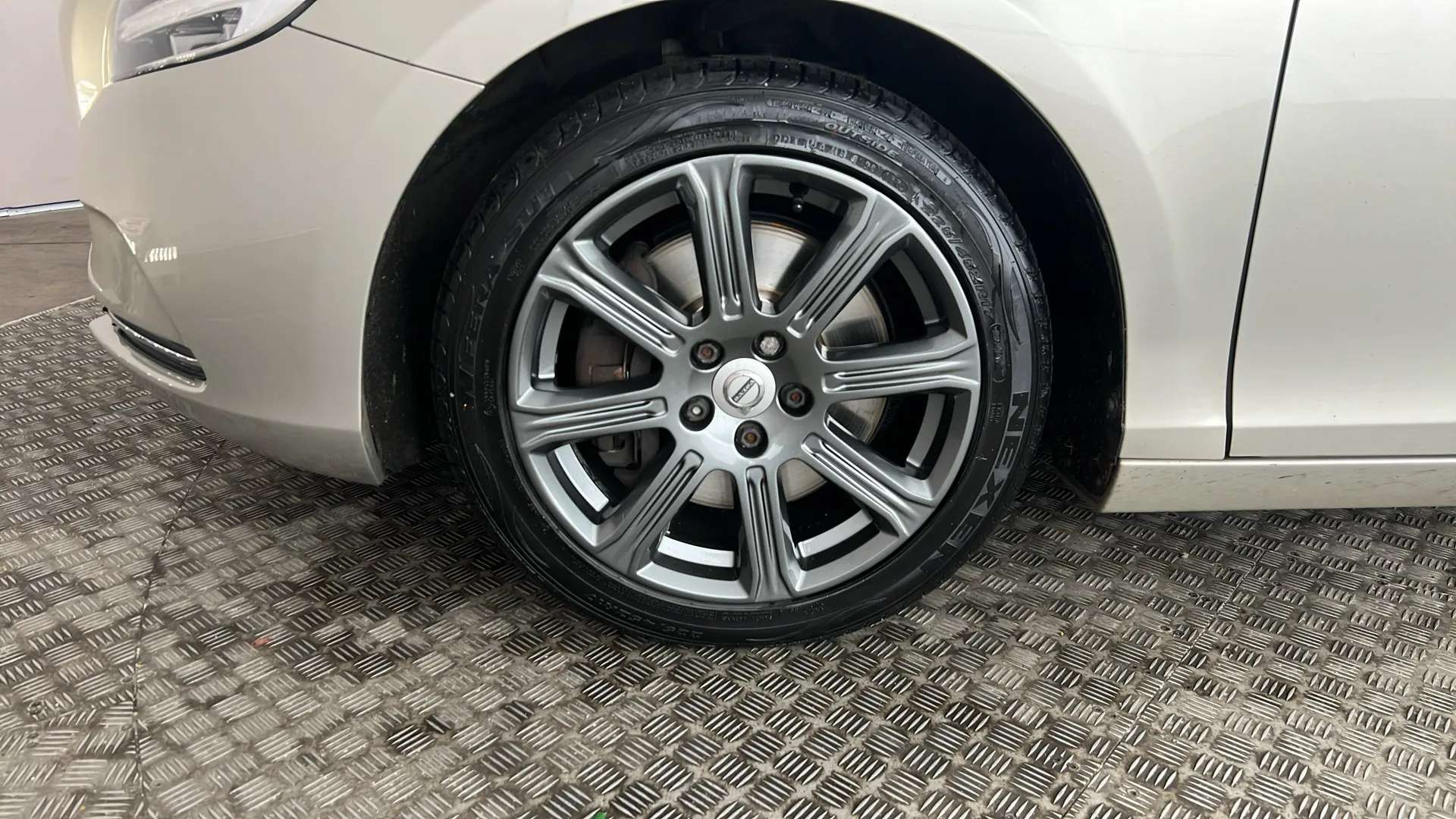 2018 VOLVO V40 2018 VOLVO V40