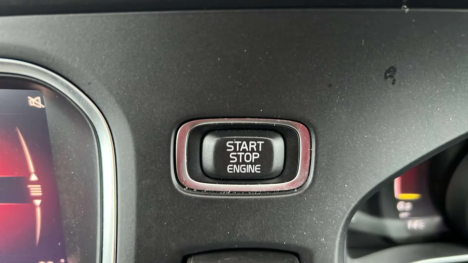 2018 VOLVO V40 2018 VOLVO V40