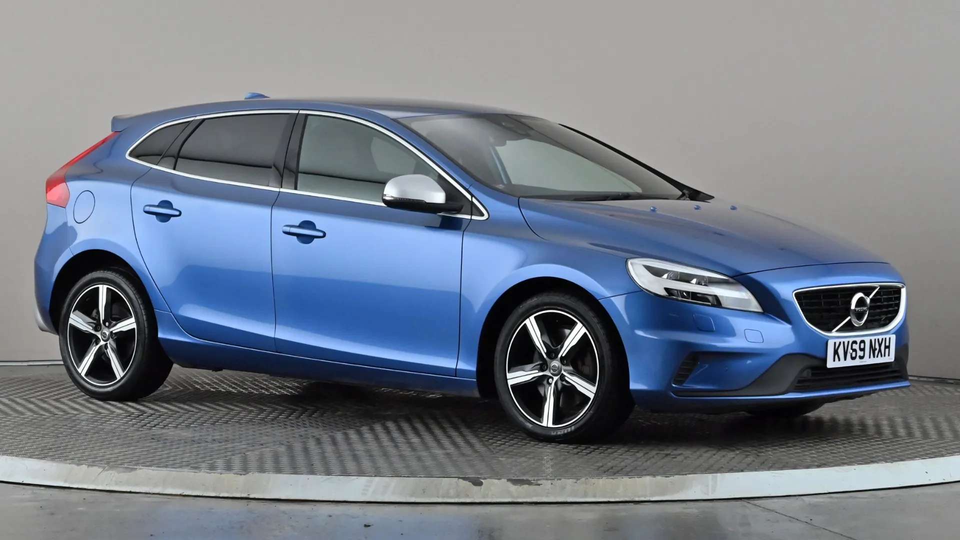 2019 VOLVO V40 2019 VOLVO V40