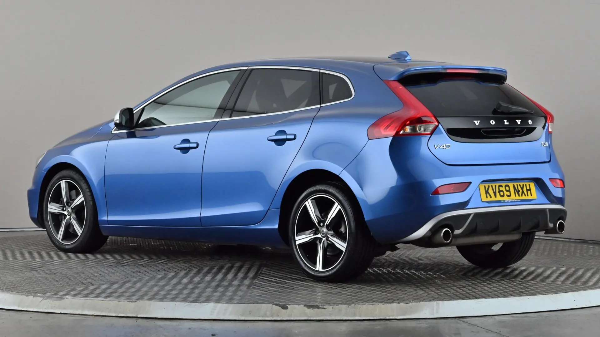 2019 VOLVO V40 2019 VOLVO V40