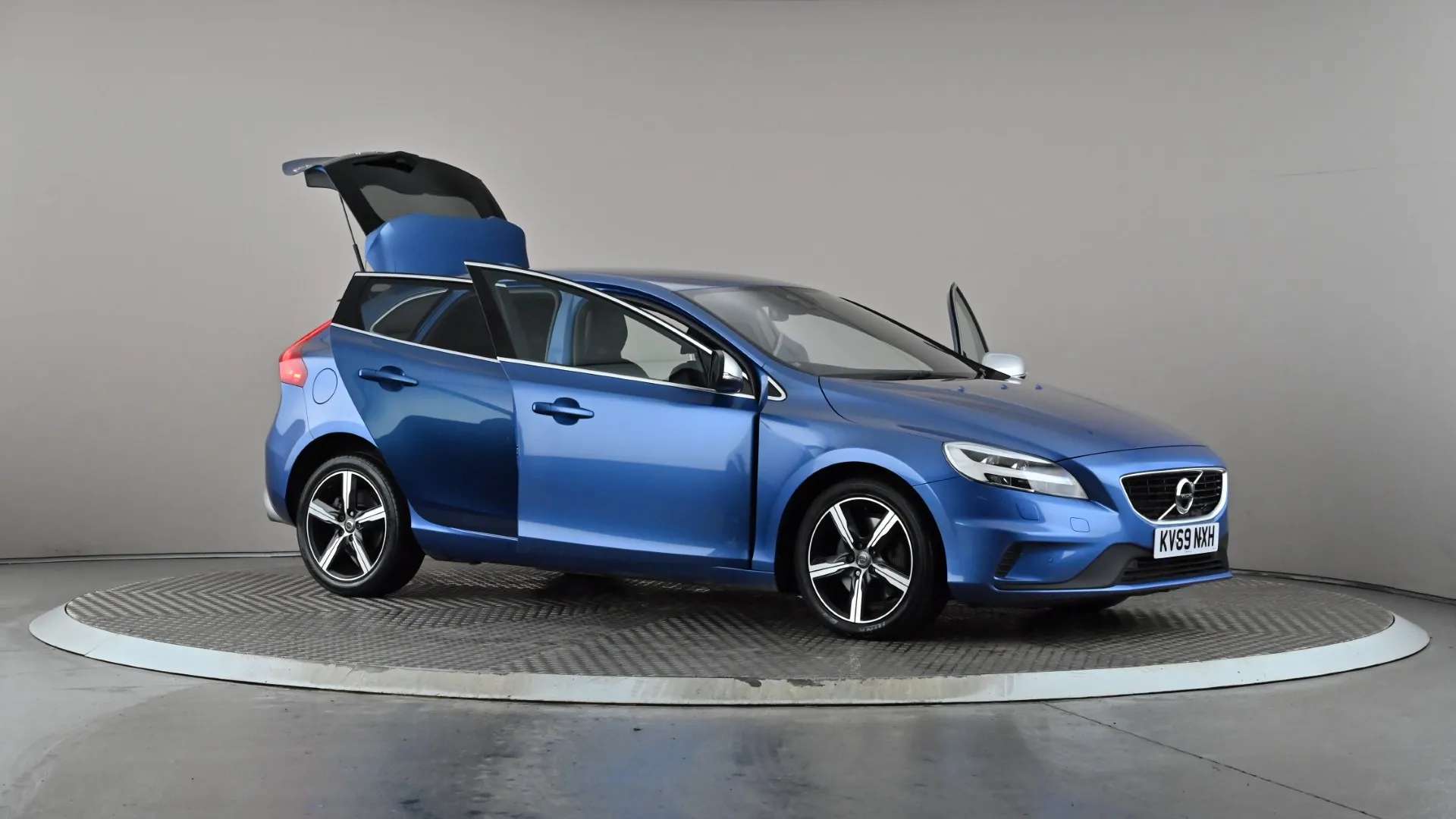2019 VOLVO V40 2019 VOLVO V40