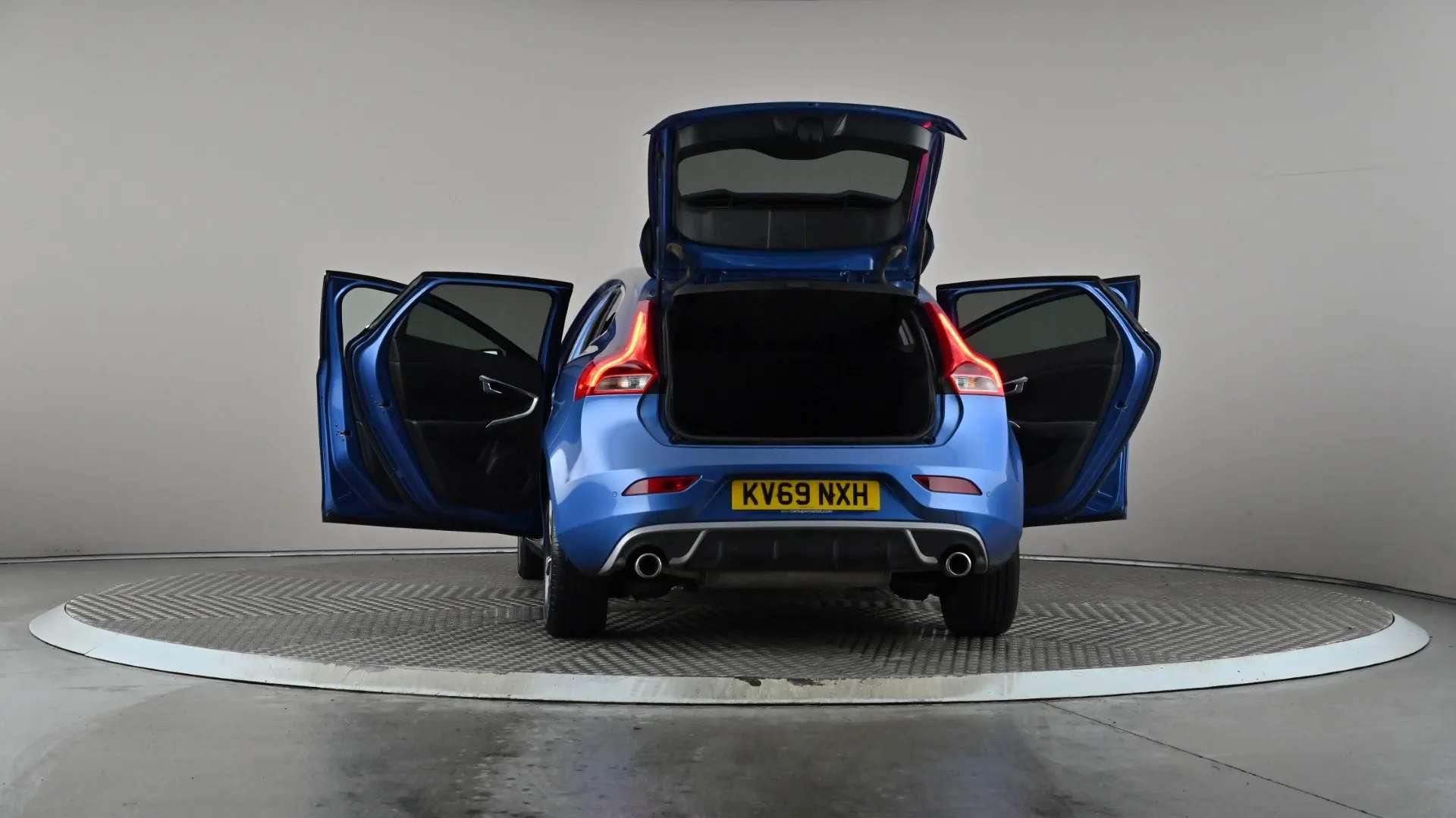2019 VOLVO V40 2019 VOLVO V40