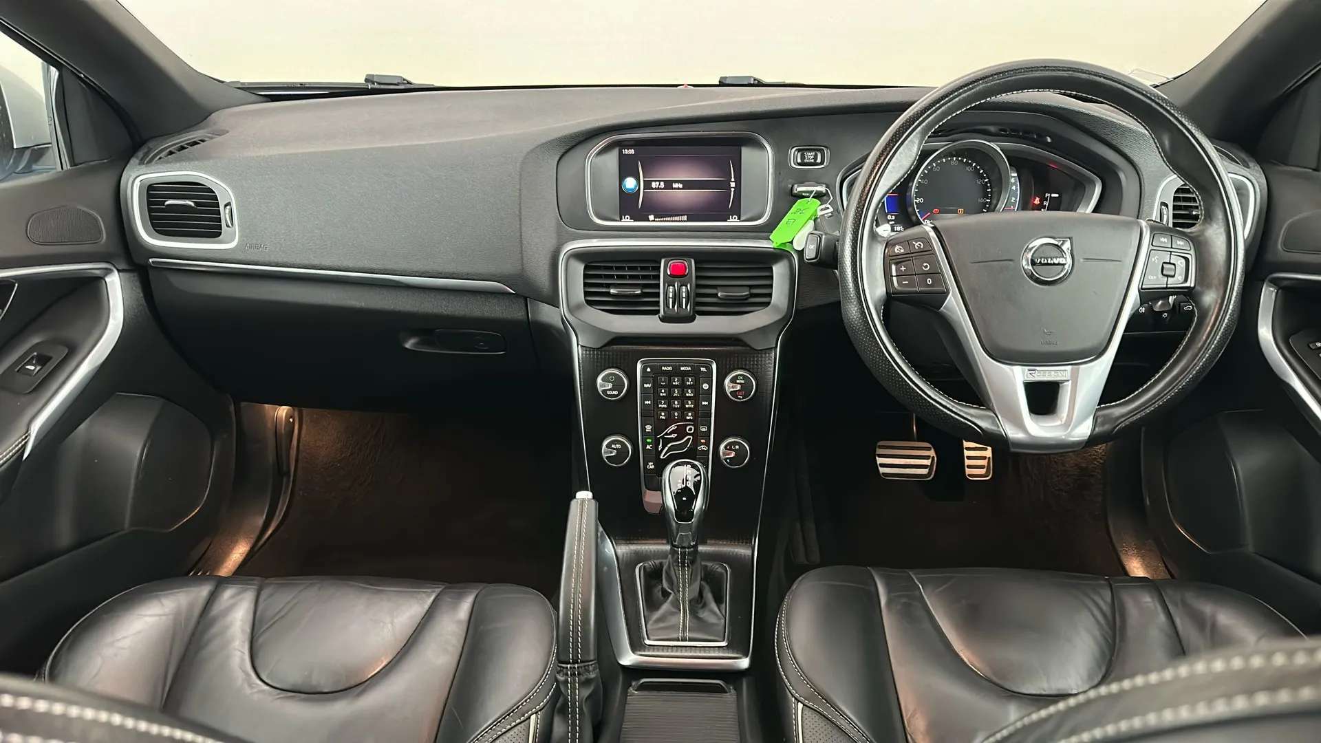 2019 VOLVO V40 2019 VOLVO V40
