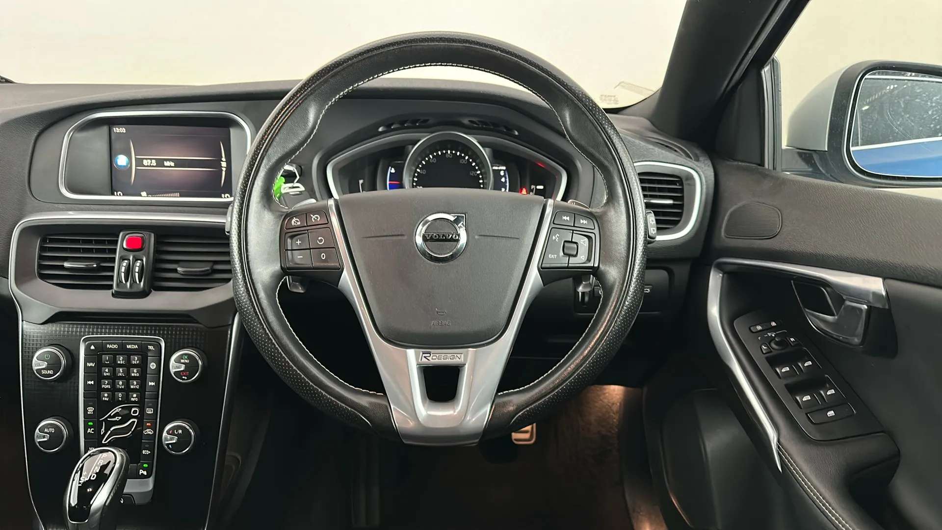2019 VOLVO V40 2019 VOLVO V40