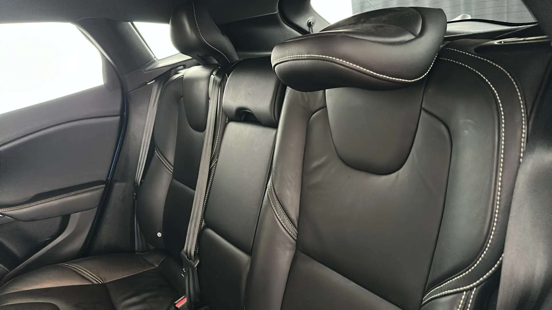 2019 VOLVO V40 2019 VOLVO V40