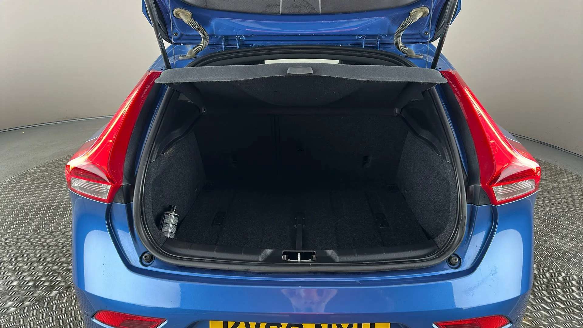 2019 VOLVO V40 2019 VOLVO V40