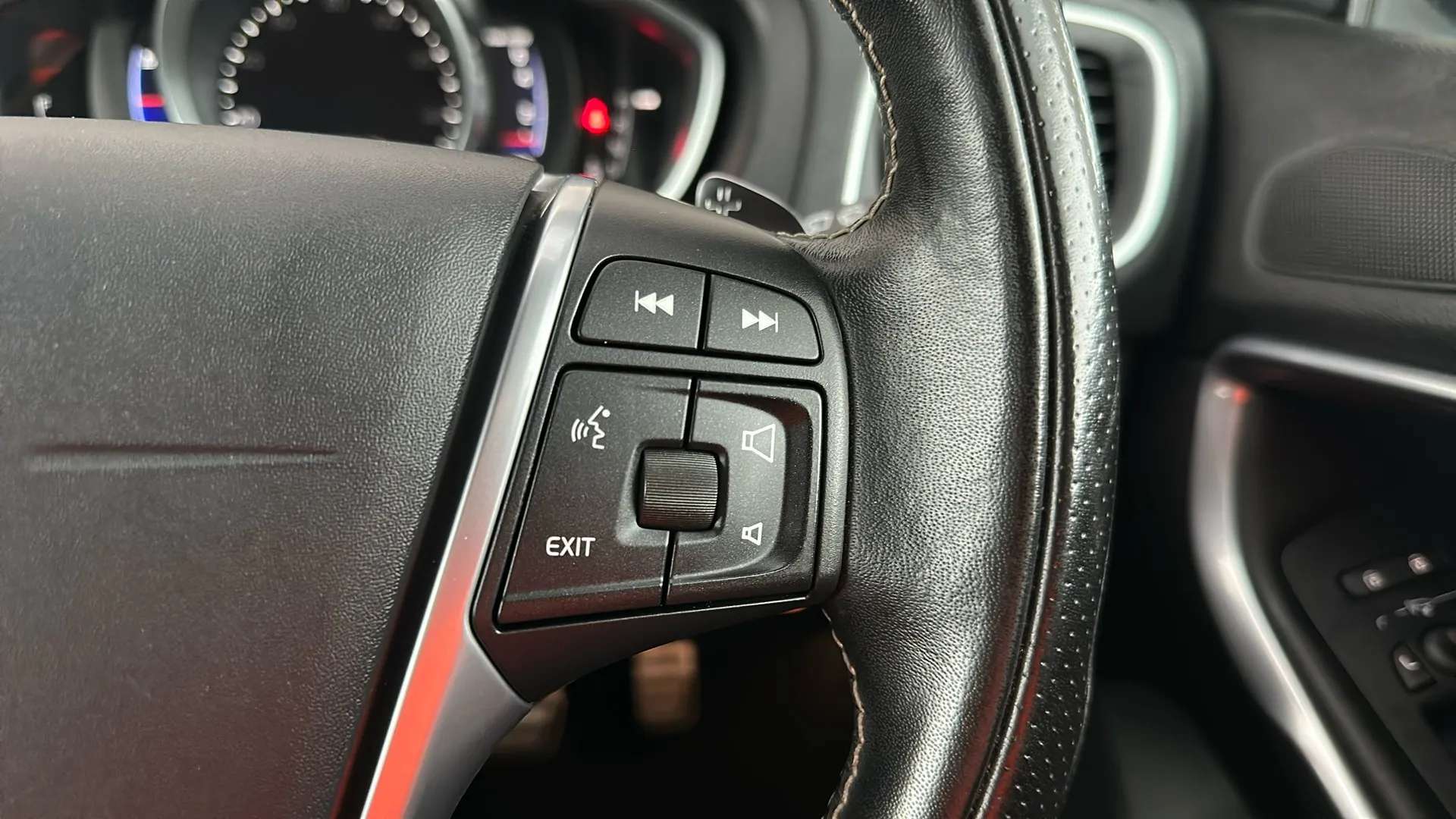 2019 VOLVO V40 2019 VOLVO V40