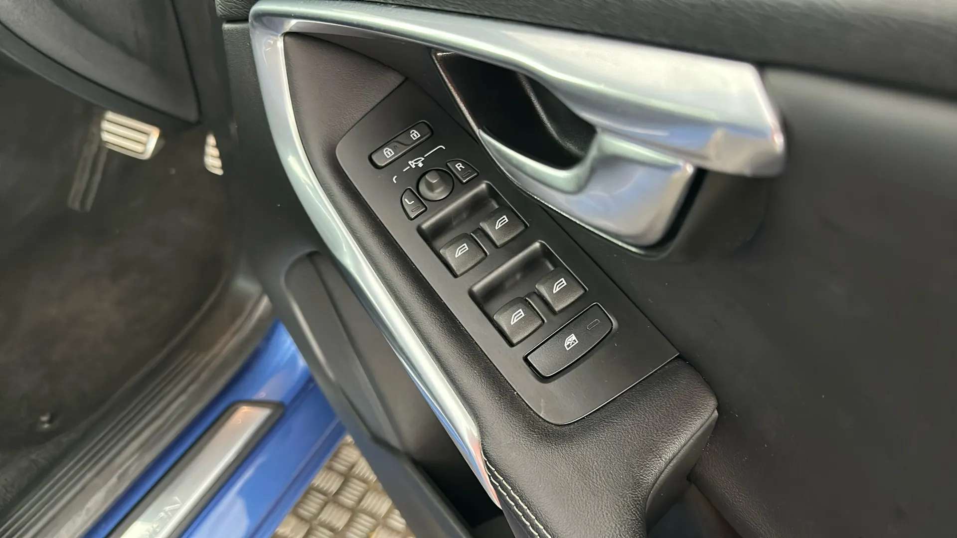 2019 VOLVO V40 2019 VOLVO V40