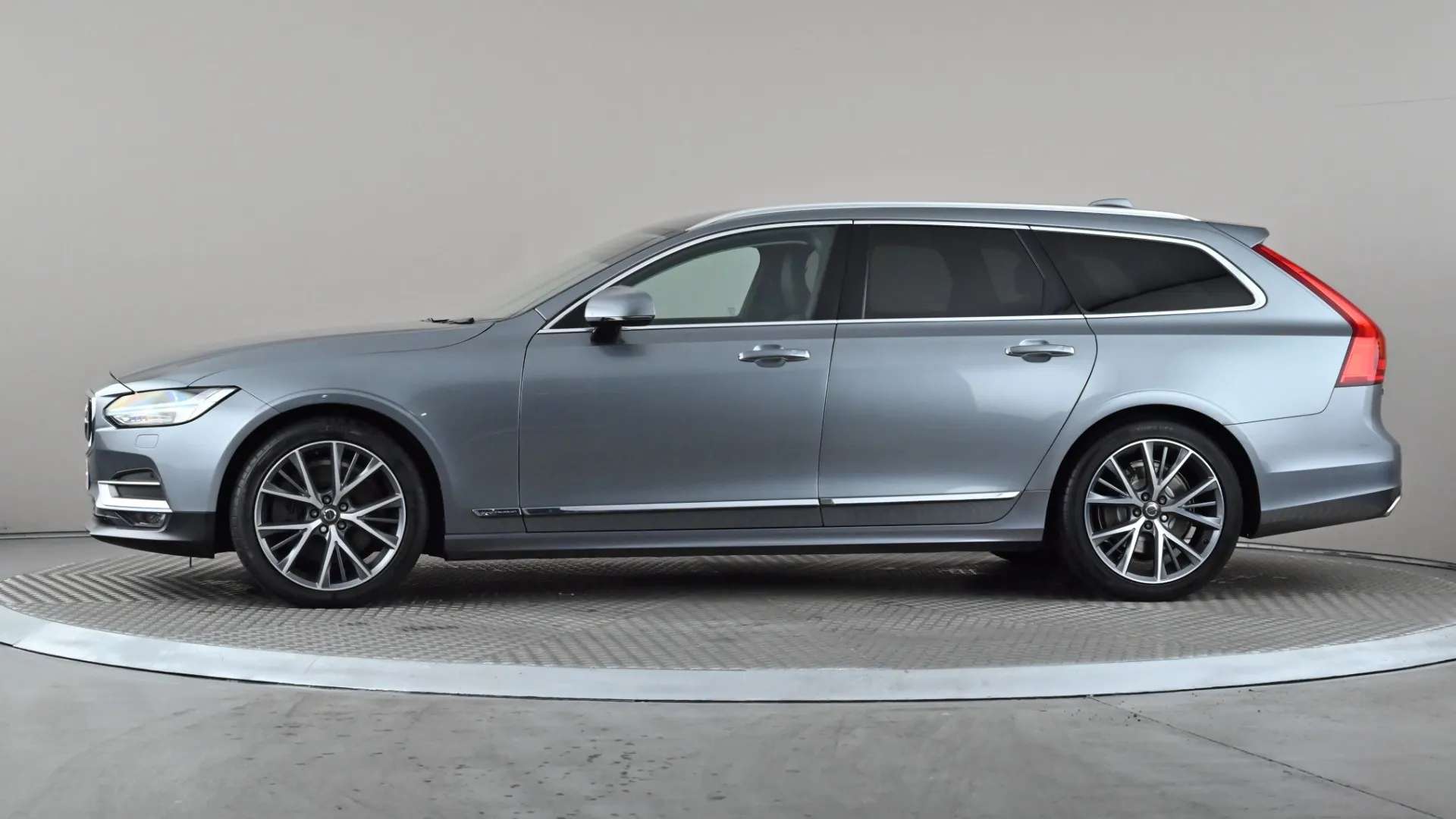 A 2019 VOLVO V90 2.0 T4 Inscription Geartronic A 2019 VOLVO V90 2.0 T4 Inscription Geartronic